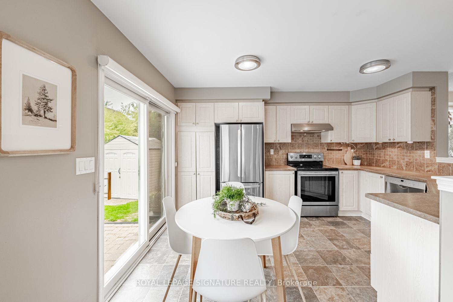 Photo 10 of 402 Baverstock Crescent, Milton, Clarke — HOMEH