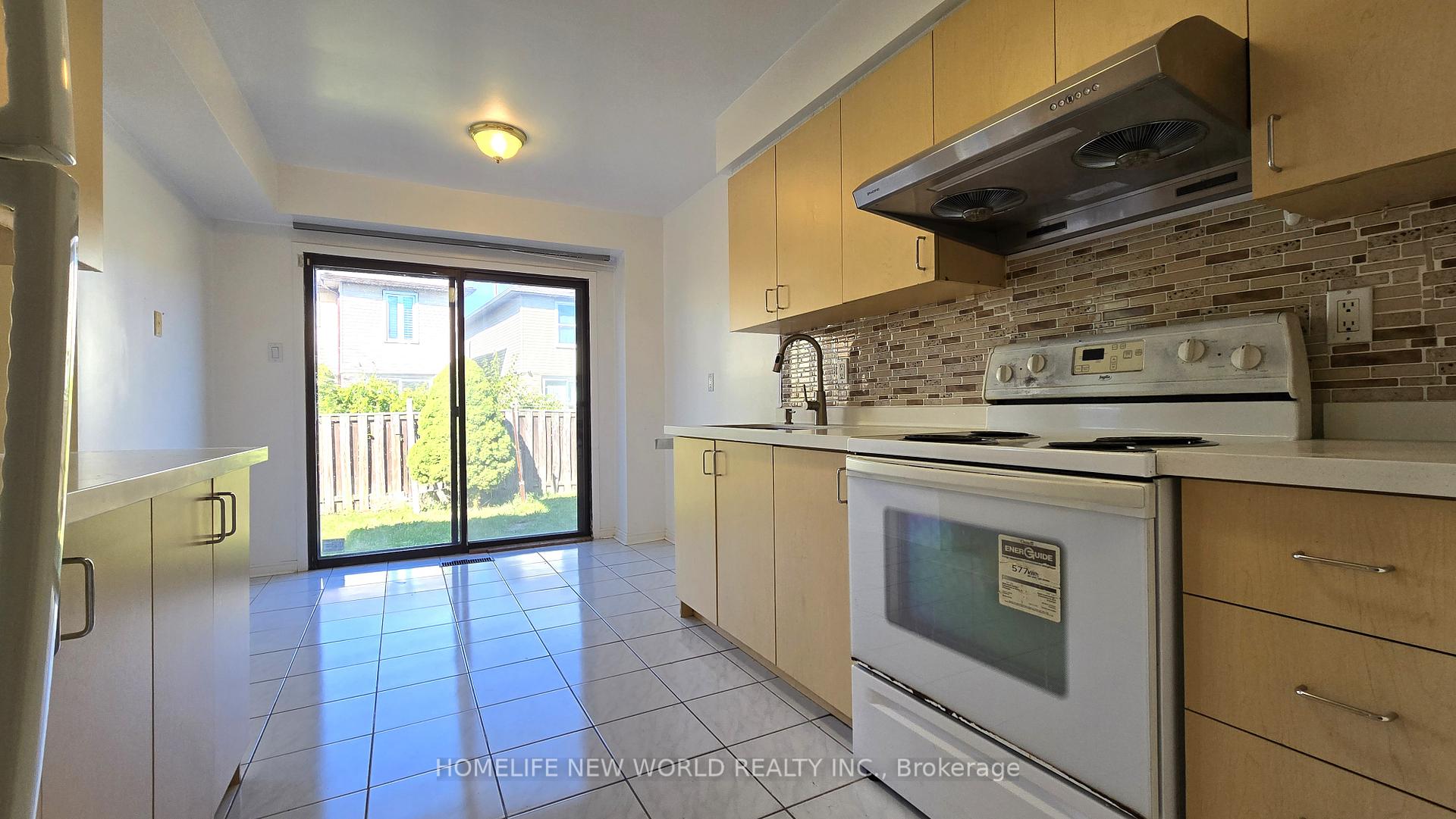 Photo 3 of 72 Pepperell Crescent, Markham, Milliken Mills West — HOMEH