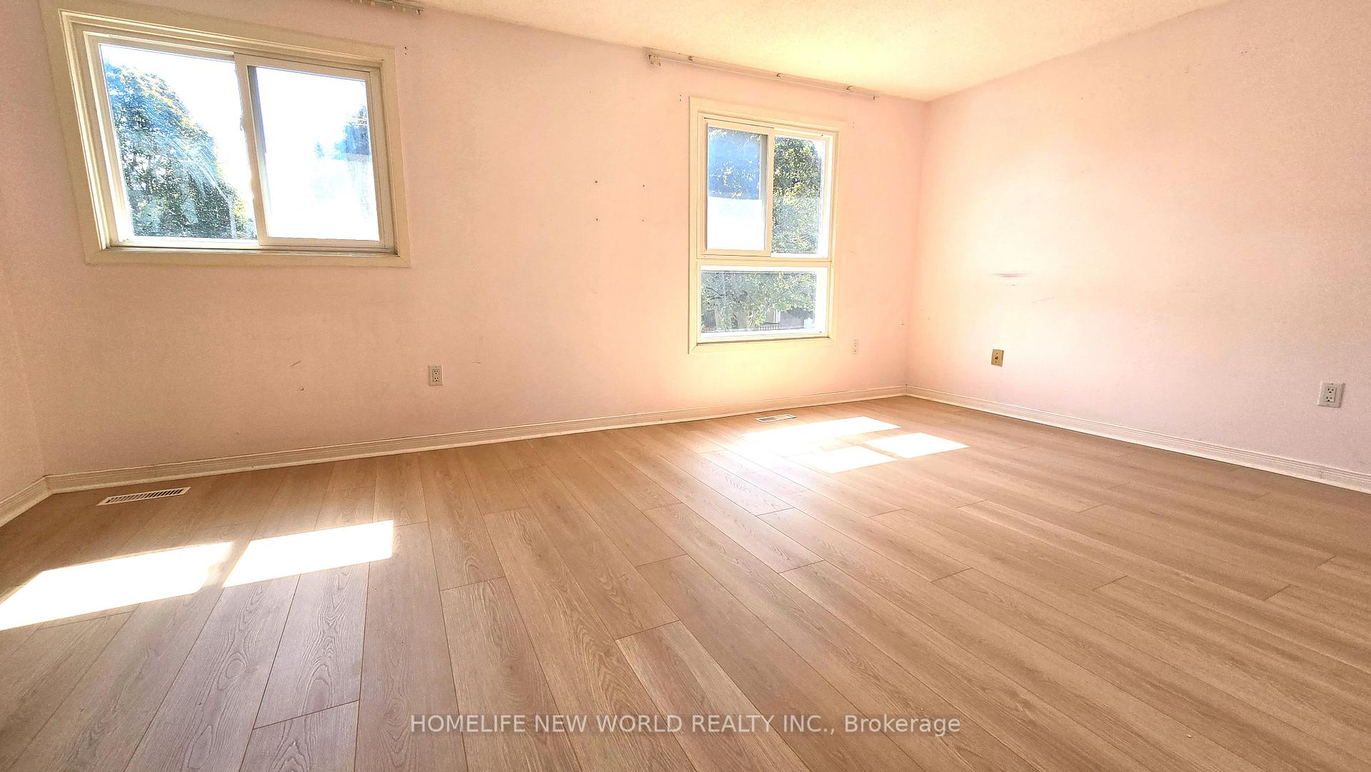 Photo 5 of 72 Pepperell Crescent, Markham, Milliken Mills West — HOMEH
