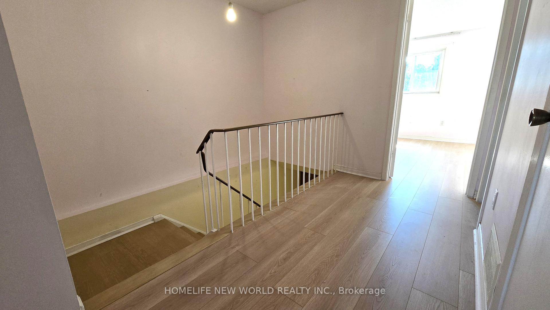 Photo 9 of 72 Pepperell Crescent, Markham, Milliken Mills West — HOMEH