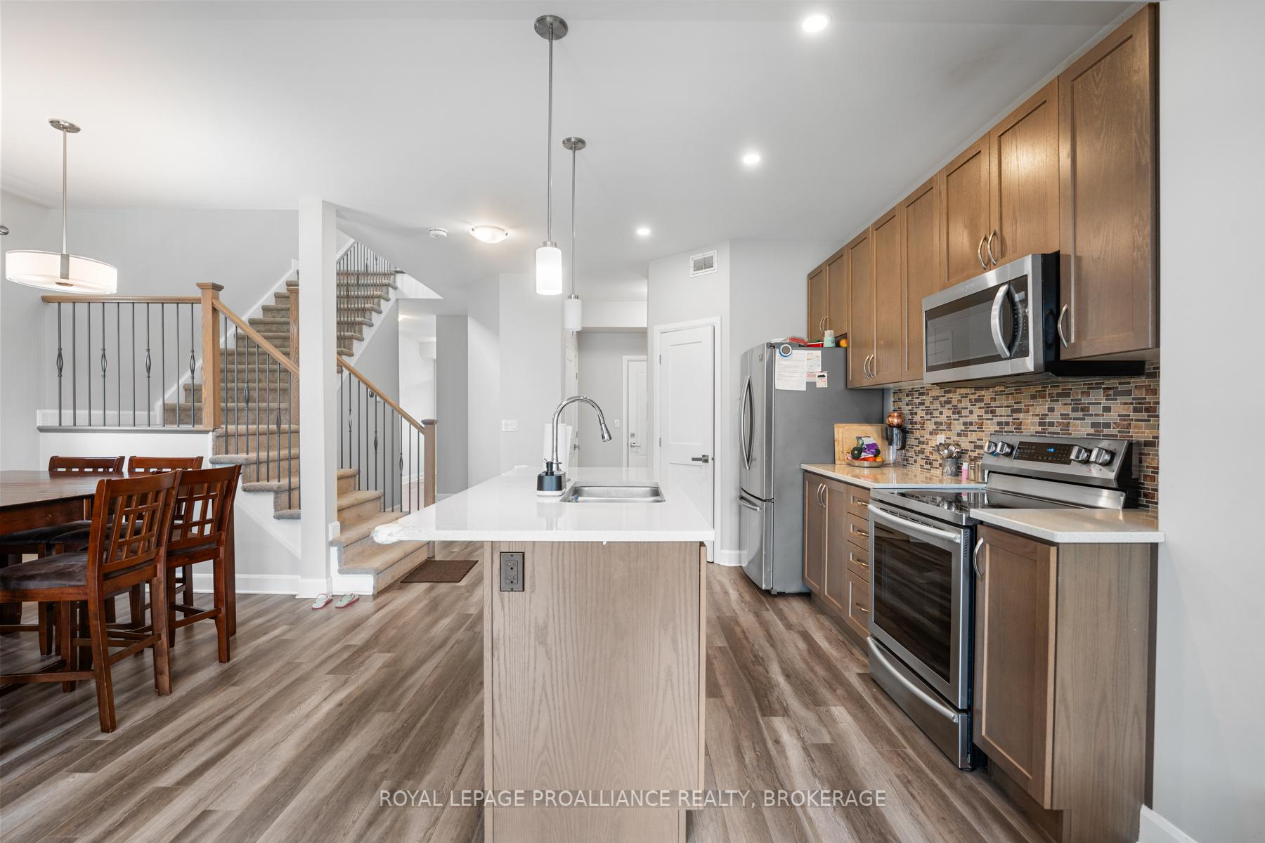 Photo 15 of 1519 Davenport Crescent, Kingston, City Northwest — HOMEH