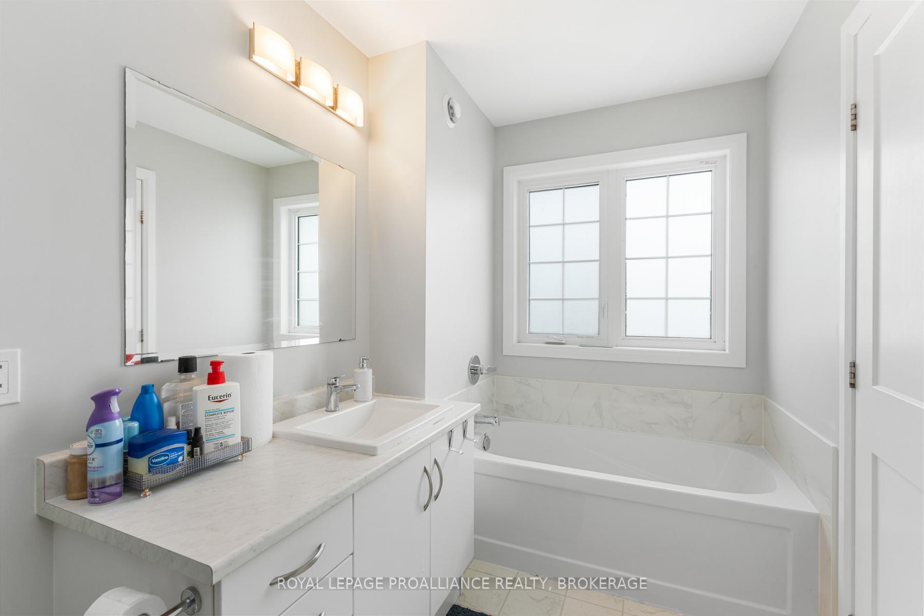 Photo 25 of 1519 Davenport Crescent, Kingston, City Northwest — HOMEH