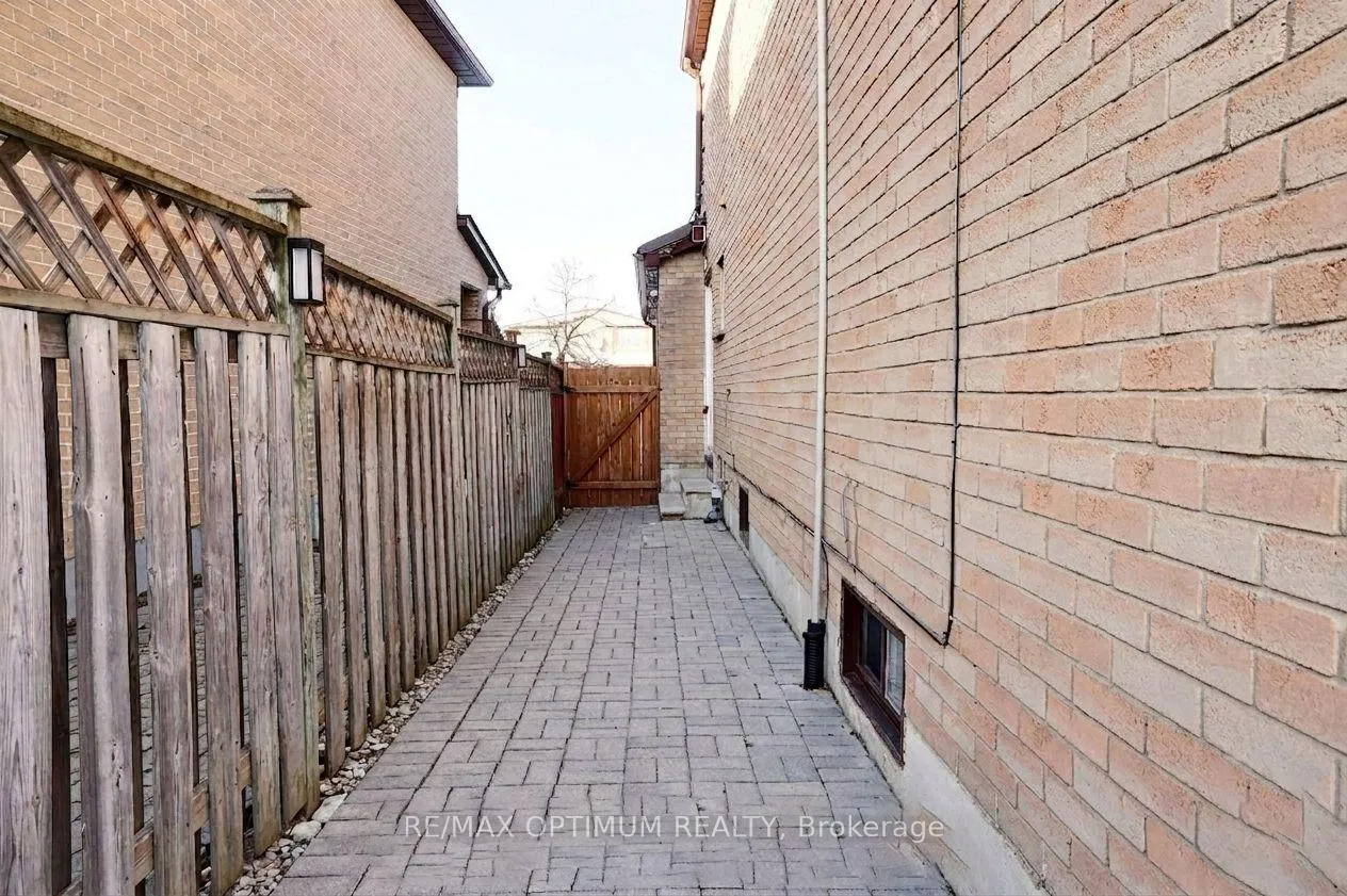 Photo 45 of 5 Clydesdale Circle, Brampton, Fletcher's Creek South — HOMEH