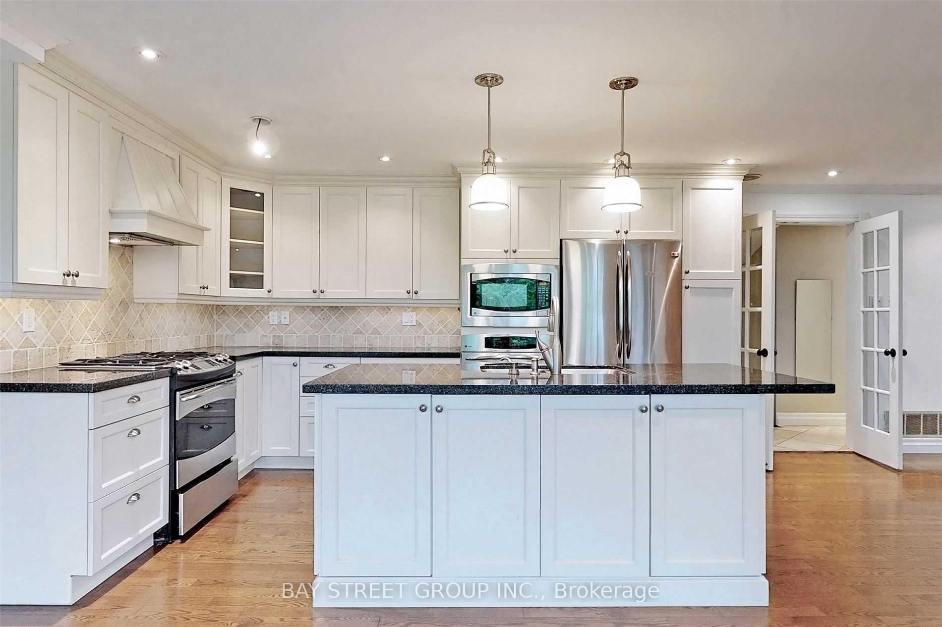 Photo 2 of 33 Normandale Road, Markham, Unionville — HOMEH