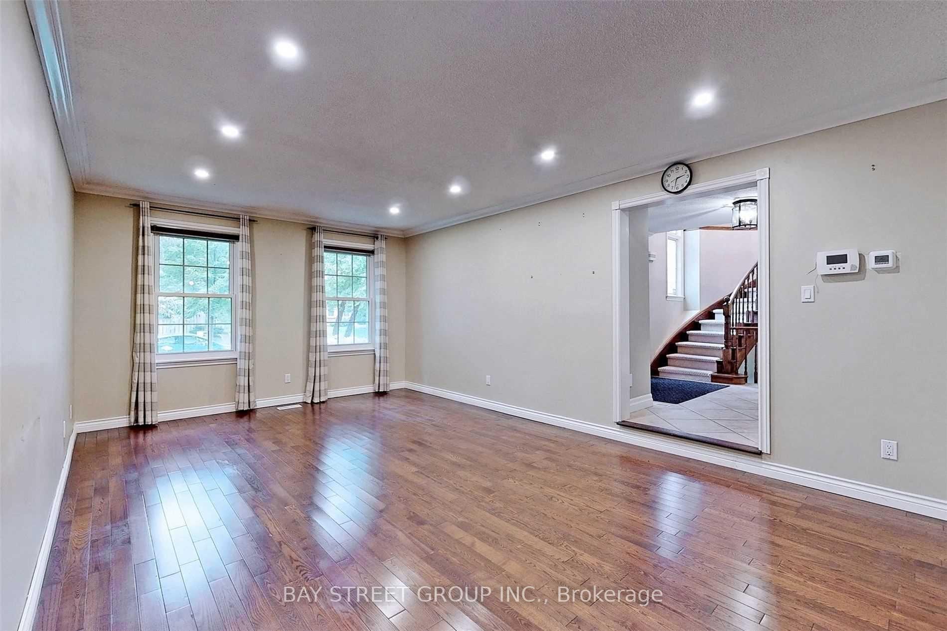 Photo 5 of 33 Normandale Road, Markham, Unionville — HOMEH