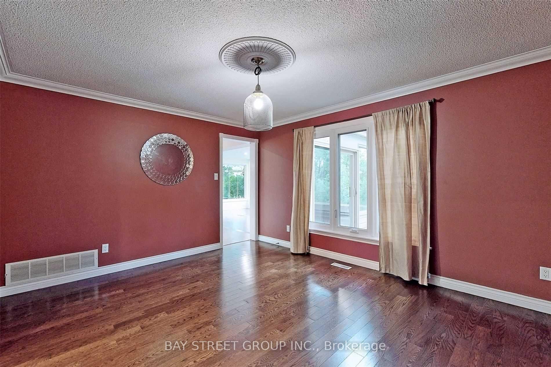 Photo 6 of 33 Normandale Road, Markham, Unionville — HOMEH
