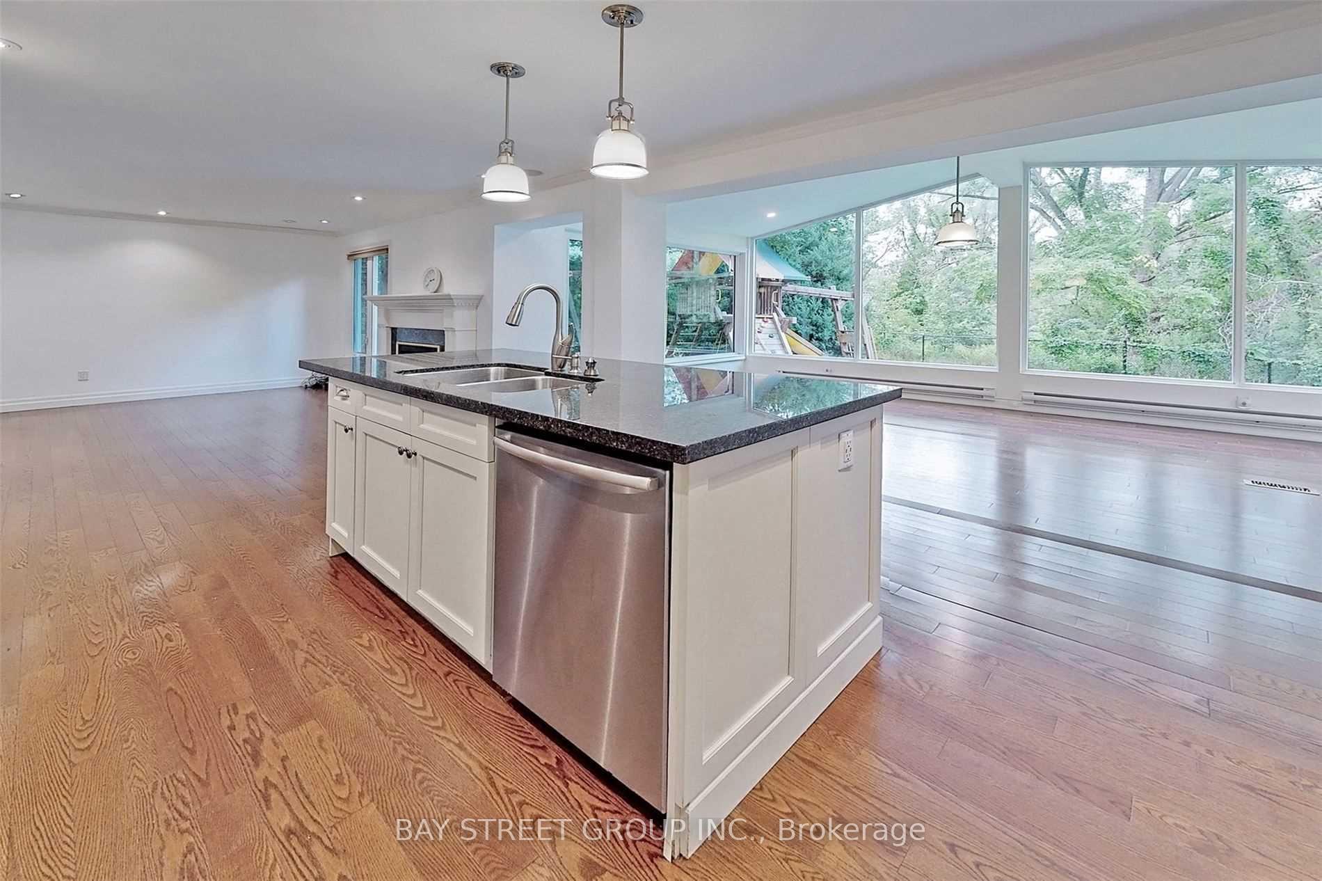 Photo 9 of 33 Normandale Road, Markham, Unionville — HOMEH