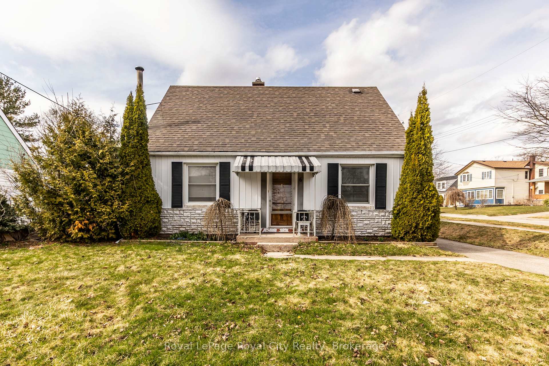 Photo 1 of 6 Seneca Drive, Kitchener — HOMEH