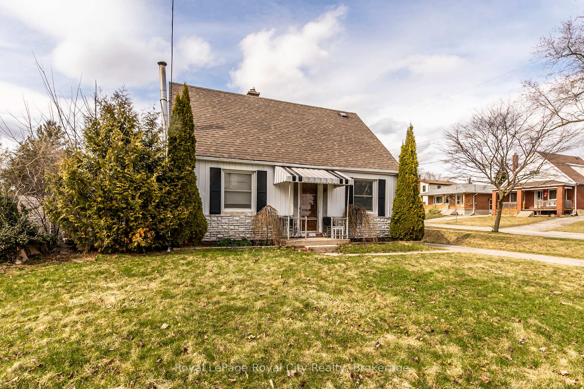 Photo 2 of 6 Seneca Drive, Kitchener — HOMEH