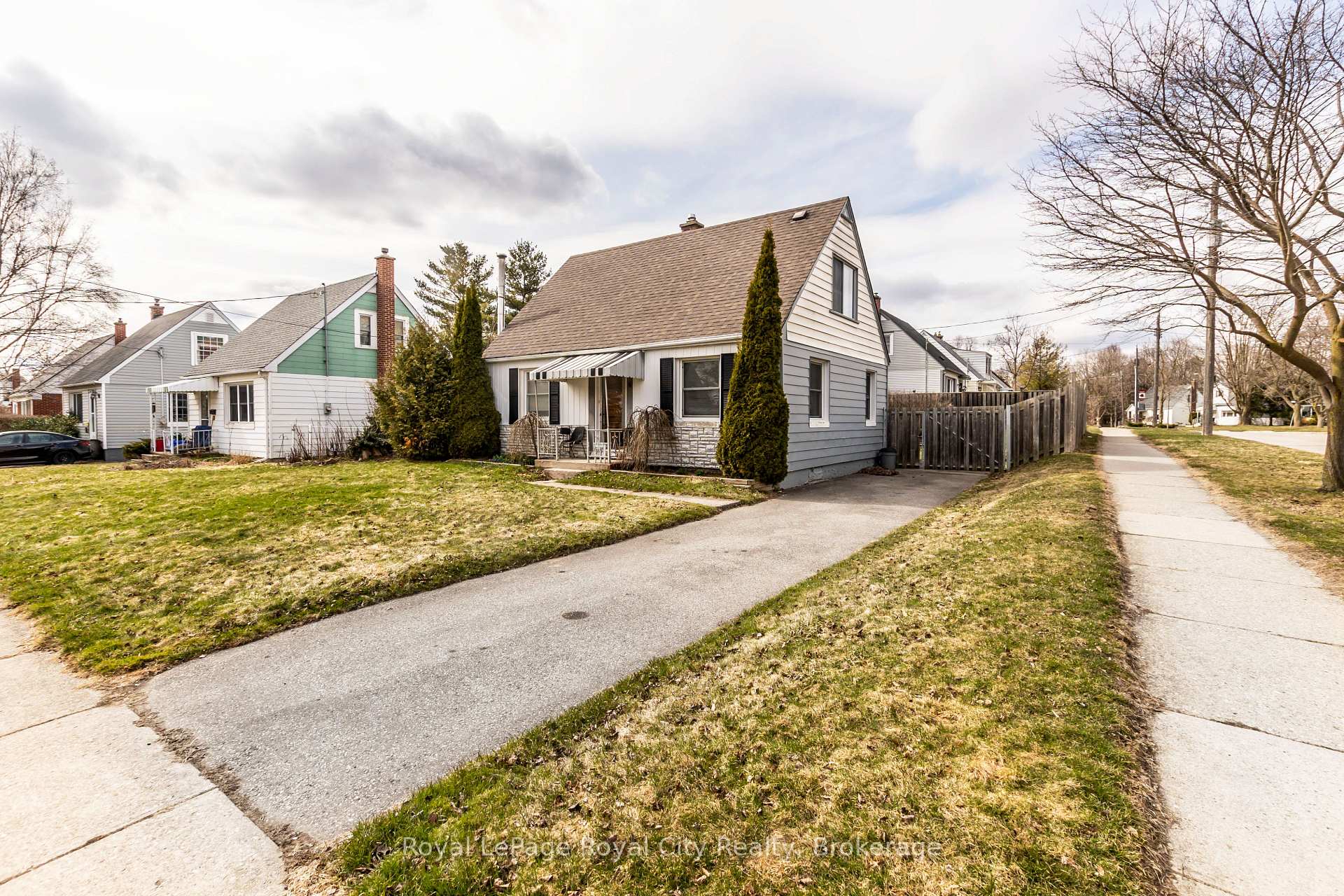 Photo 3 of 6 Seneca Drive, Kitchener — HOMEH