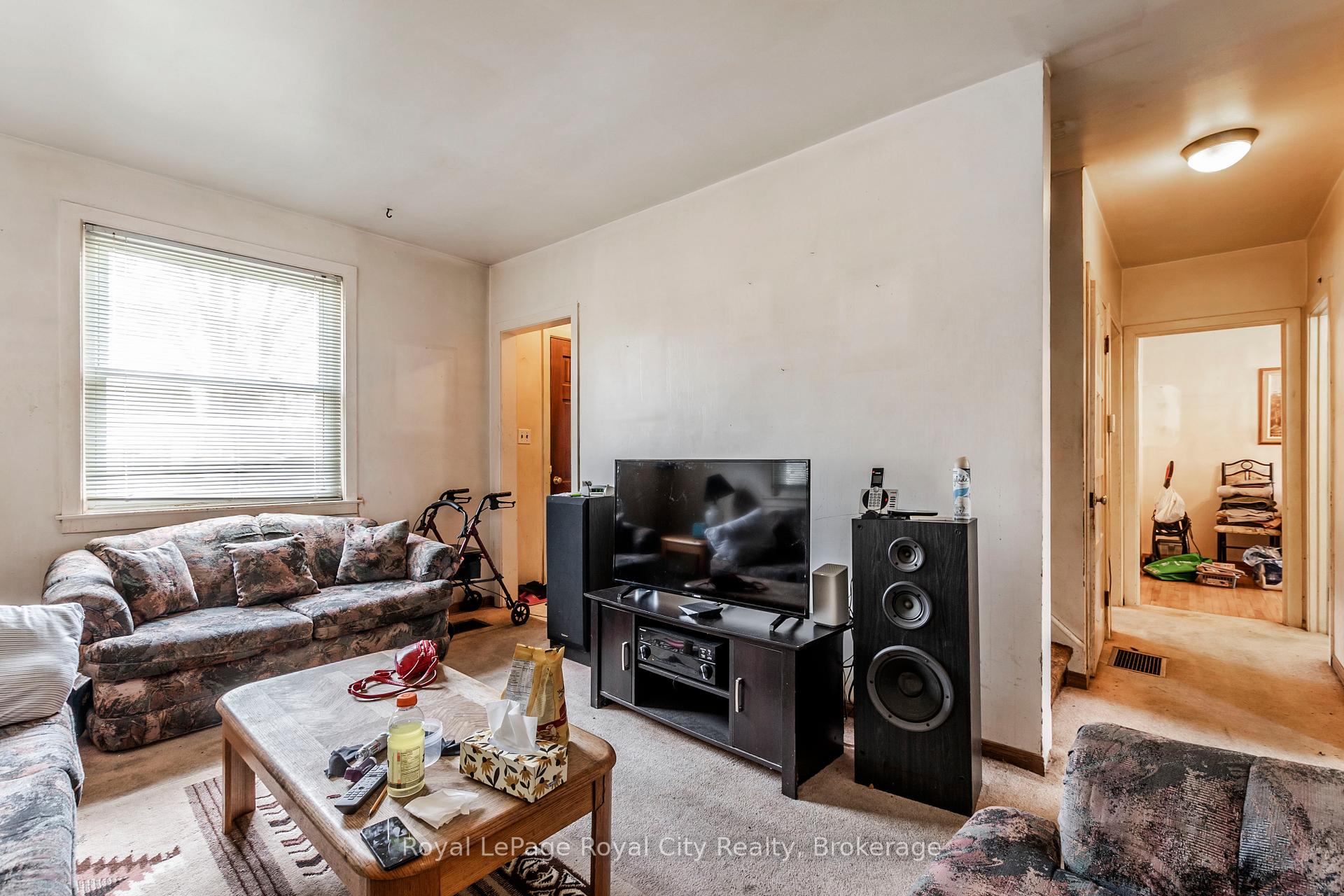 Photo 8 of 6 Seneca Drive, Kitchener — HOMEH