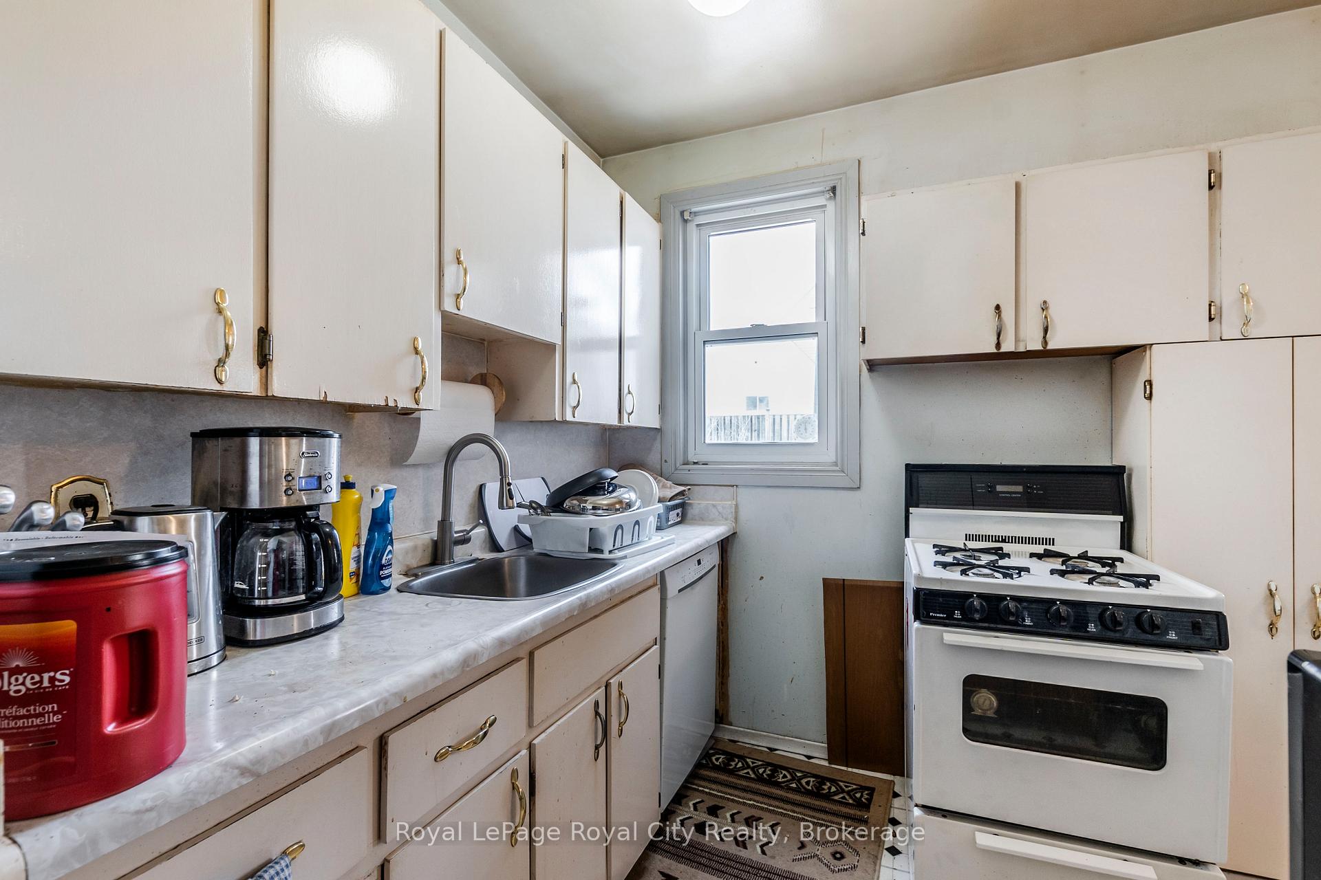 Photo 10 of 6 Seneca Drive, Kitchener — HOMEH