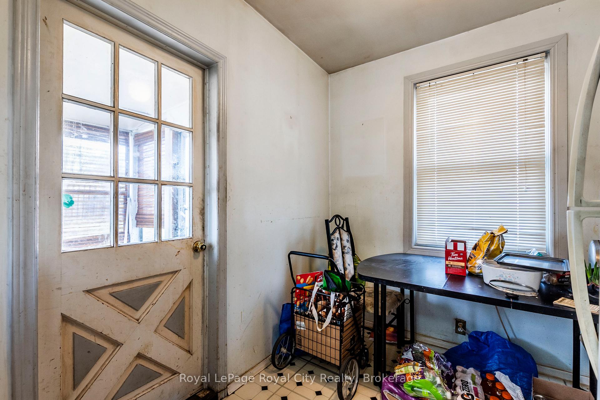 Photo 13 of 6 Seneca Drive, Kitchener — HOMEH