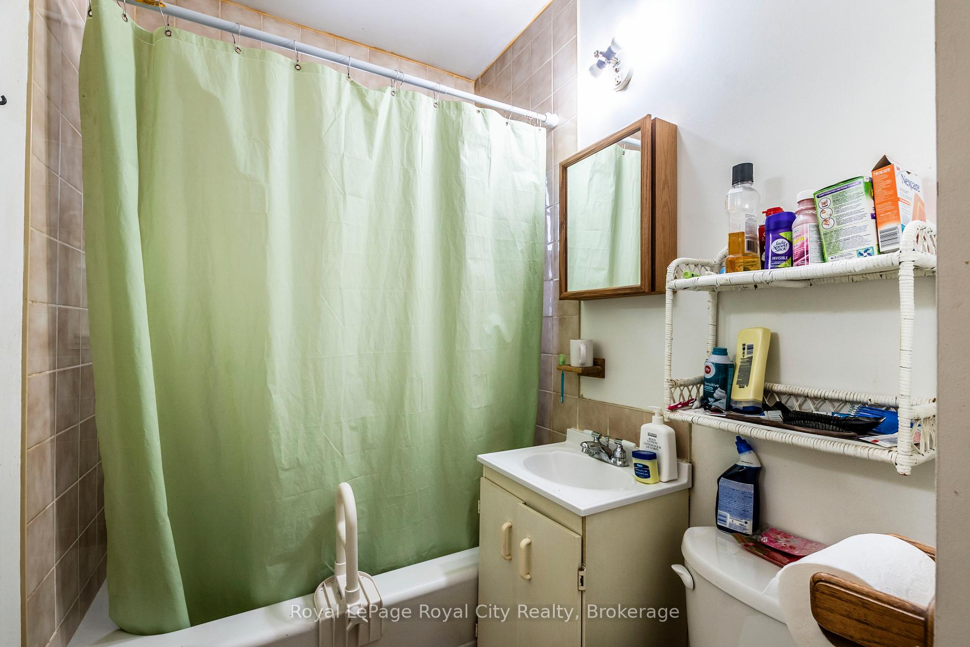 Photo 18 of 6 Seneca Drive, Kitchener — HOMEH