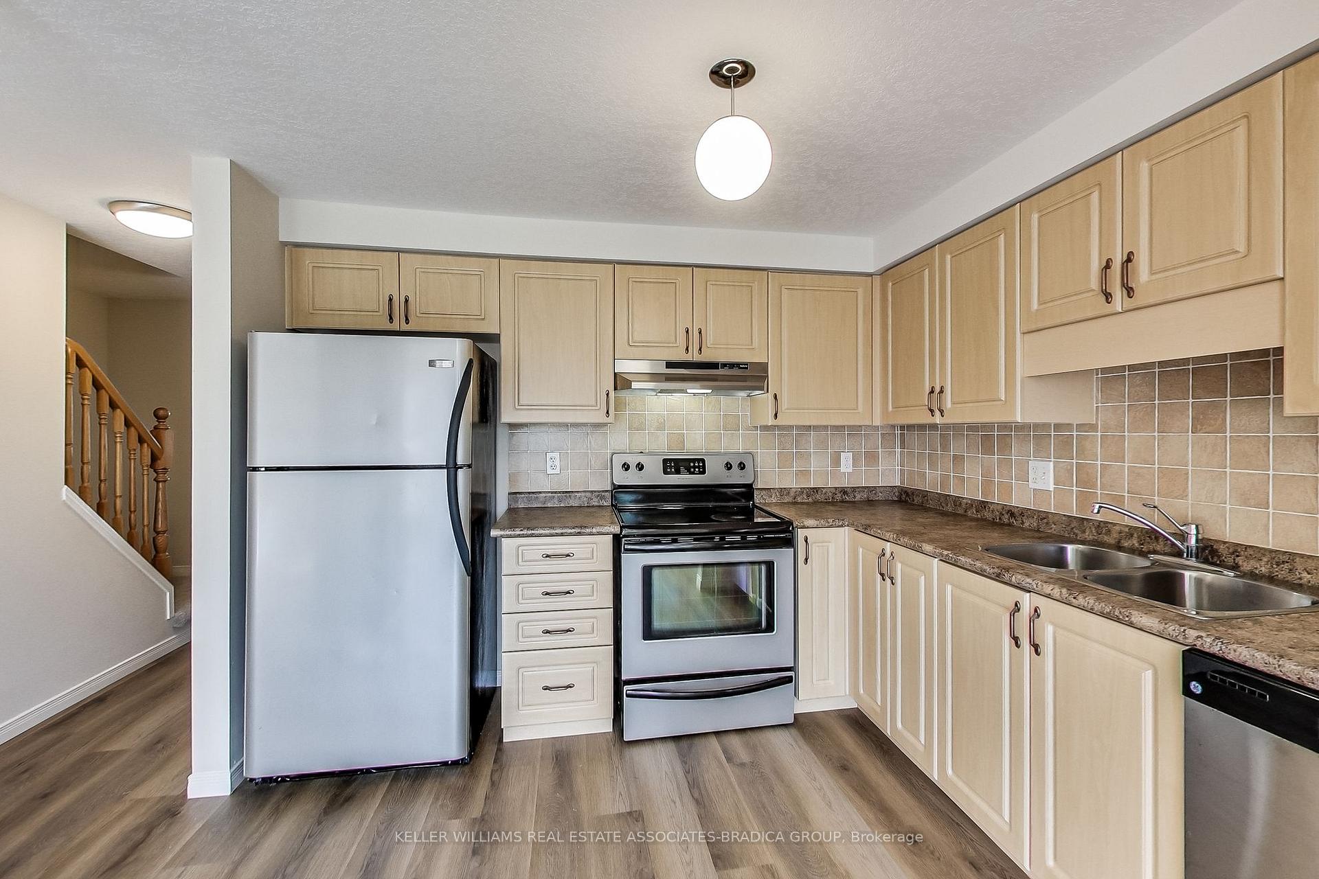 Photo 4 of 102 Rochefort Street, Kitchener, Huron Park — HOMEH