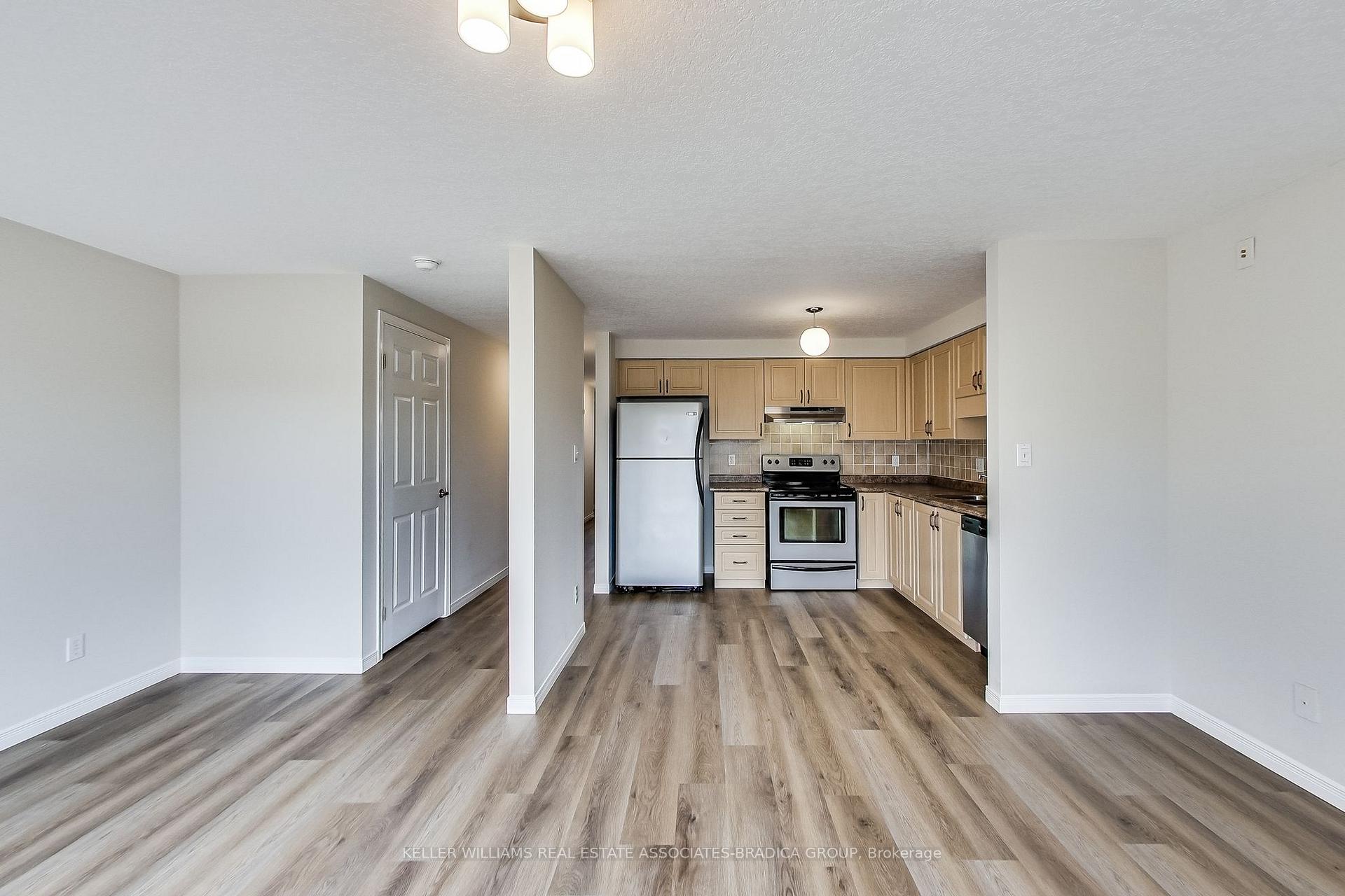 Photo 7 of 102 Rochefort Street, Kitchener, Huron Park — HOMEH