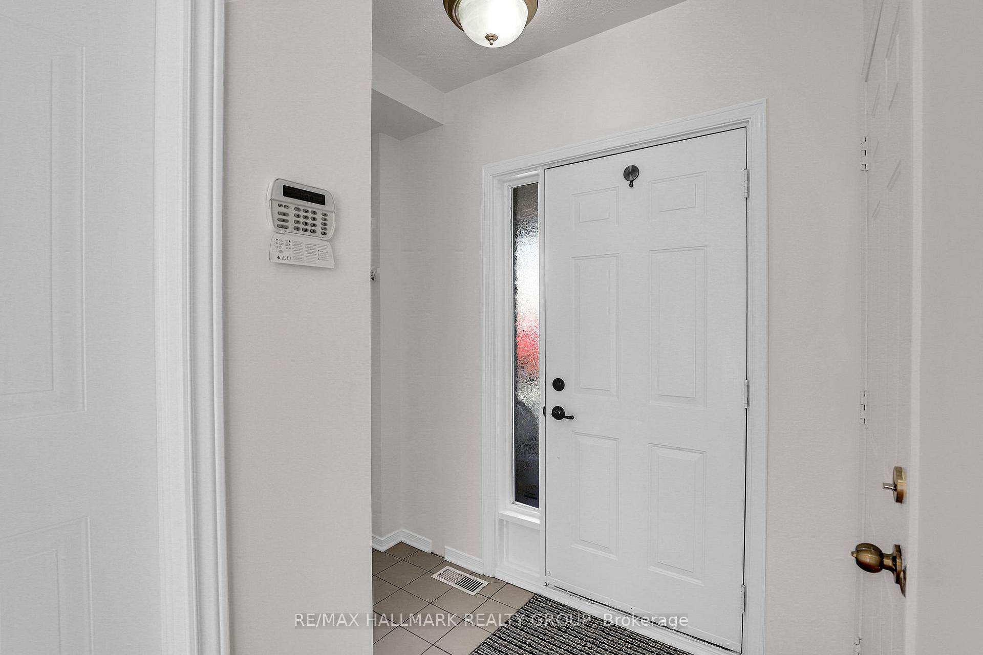 Photo 2 of 27 Ipswich Terrace, Ottawa, Kanata - Morgan's Grant/South March — HOMEH