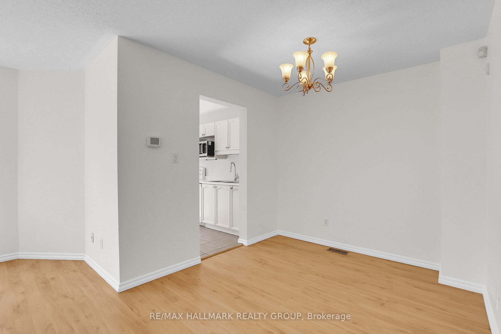 Photo 4 of 27 Ipswich Terrace, Ottawa, Kanata - Morgan's Grant/South March — HOMEH
