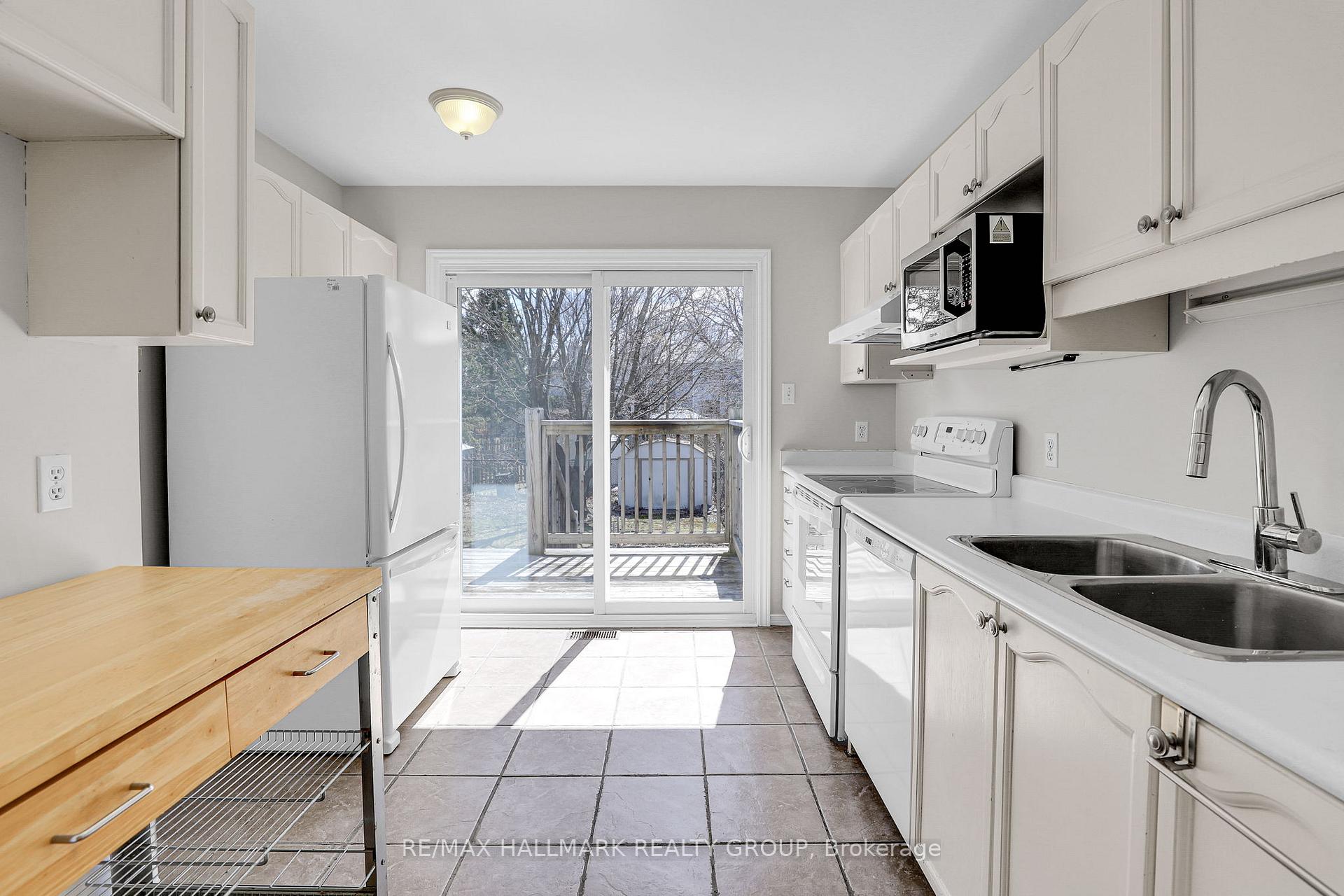 Photo 10 of 27 Ipswich Terrace, Ottawa, Kanata - Morgan's Grant/South March — HOMEH