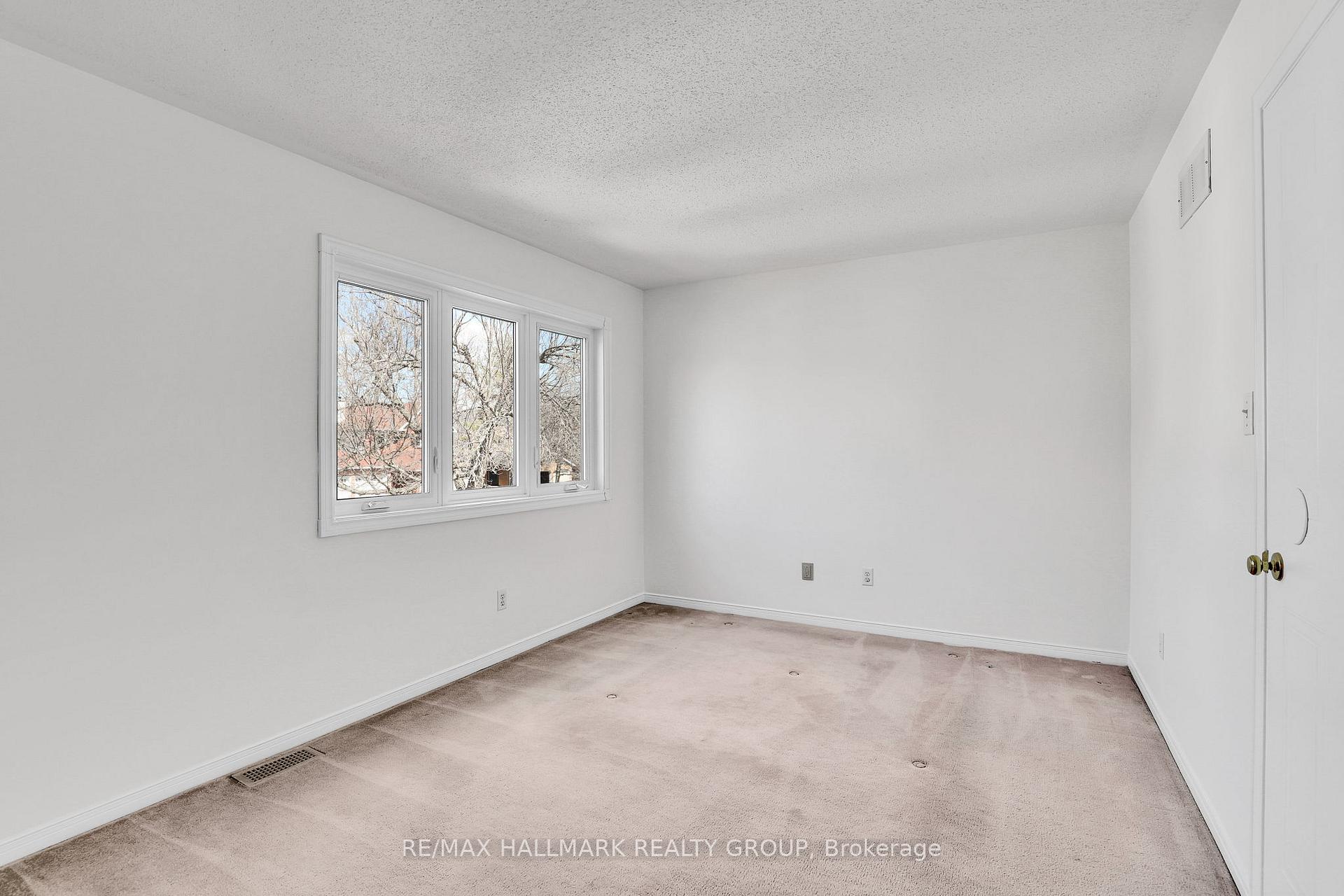 Photo 17 of 27 Ipswich Terrace, Ottawa, Kanata - Morgan's Grant/South March — HOMEH