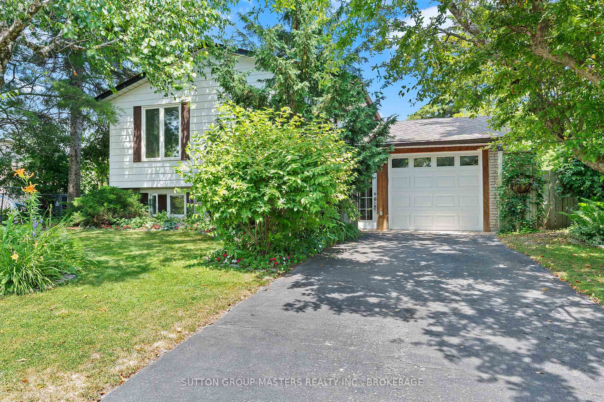 Front of 798 Danbury Road