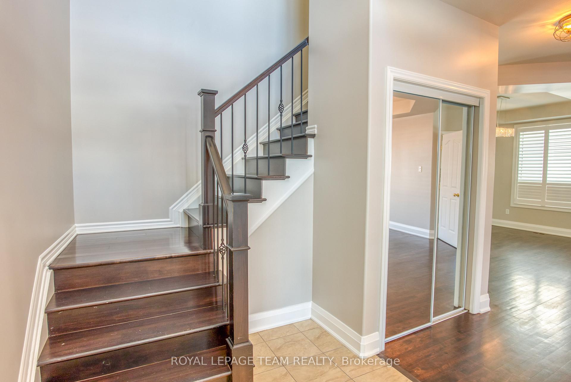 Photo 3 of 35 Woliston Crescent, Ottawa, Kanata - Morgan's Grant/South March — HOMEH