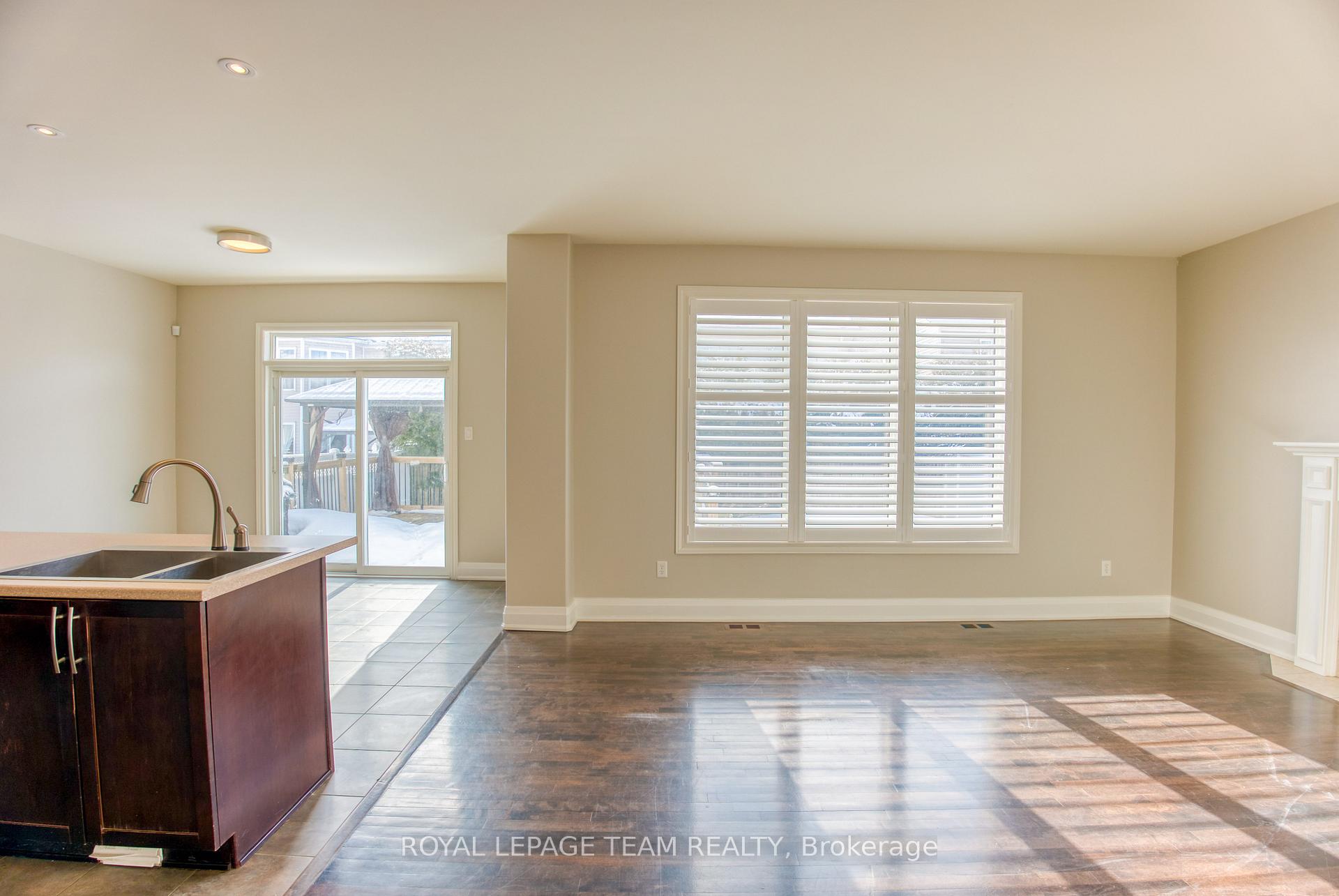 Photo 8 of 35 Woliston Crescent, Ottawa, Kanata - Morgan's Grant/South March — HOMEH