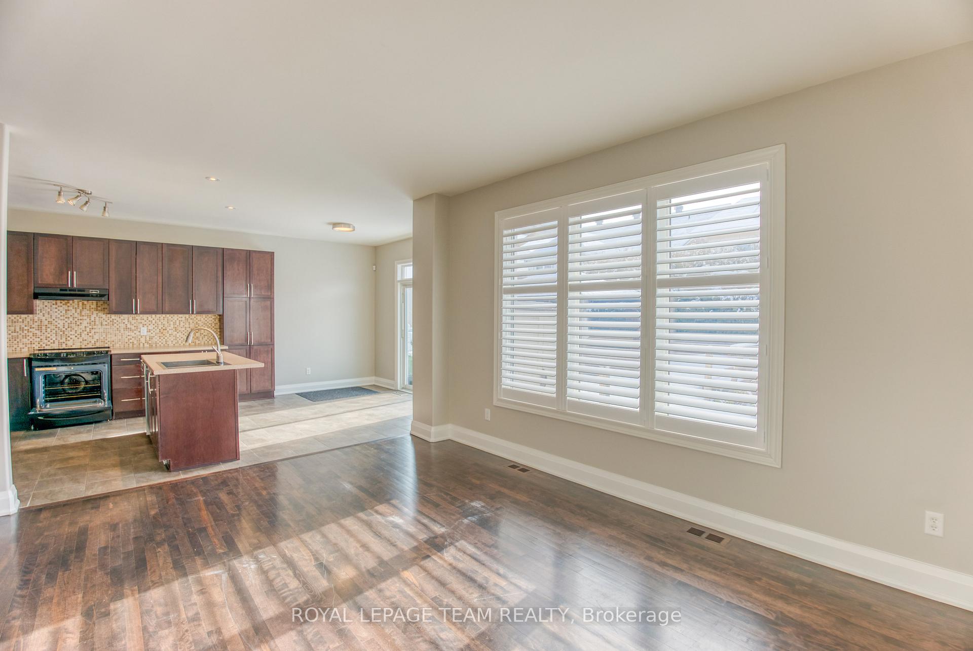 Photo 10 of 35 Woliston Crescent, Ottawa, Kanata - Morgan's Grant/South March — HOMEH