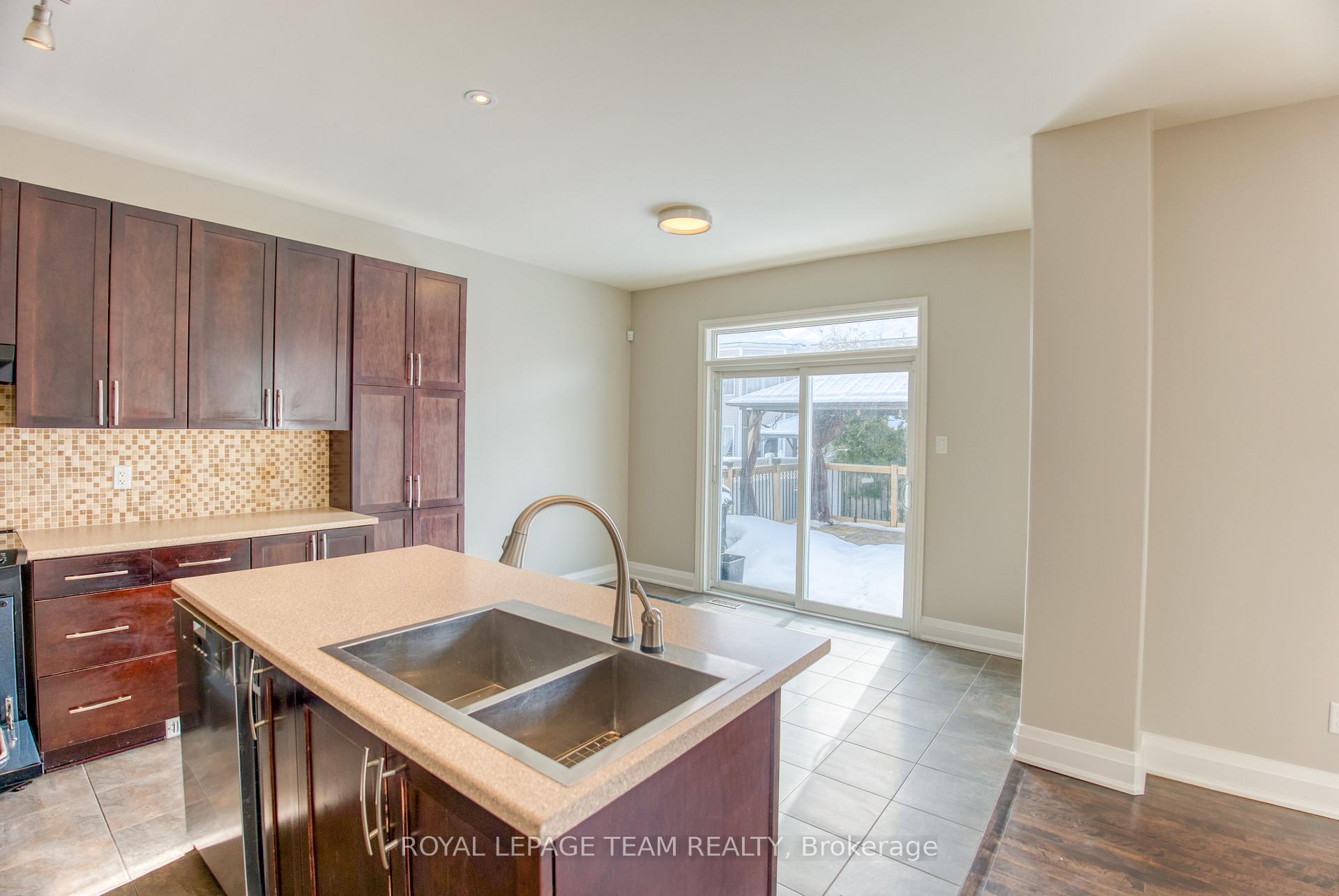 Photo 11 of 35 Woliston Crescent, Ottawa, Kanata - Morgan's Grant/South March — HOMEH
