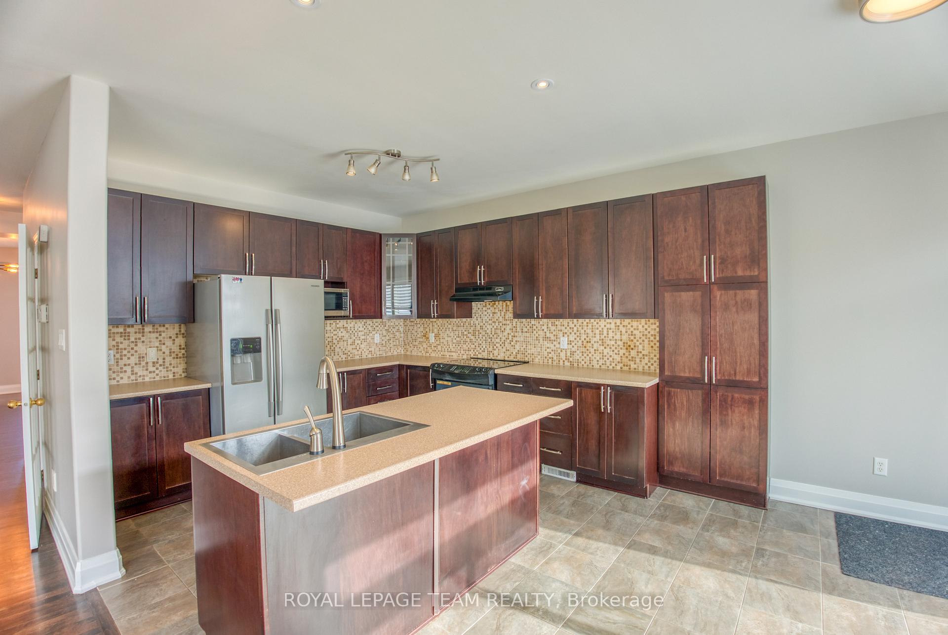 Photo 12 of 35 Woliston Crescent, Ottawa, Kanata - Morgan's Grant/South March — HOMEH