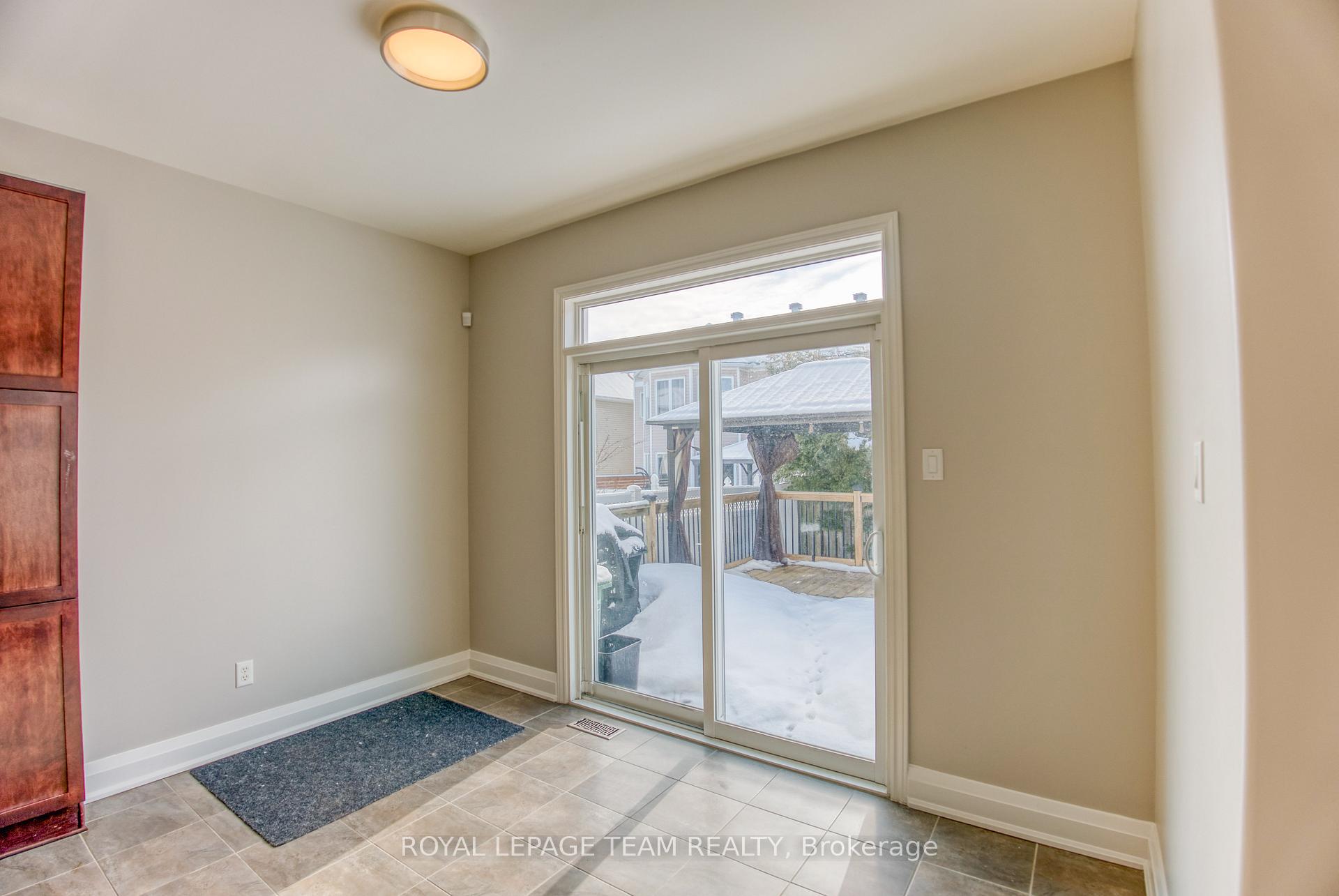 Photo 13 of 35 Woliston Crescent, Ottawa, Kanata - Morgan's Grant/South March — HOMEH