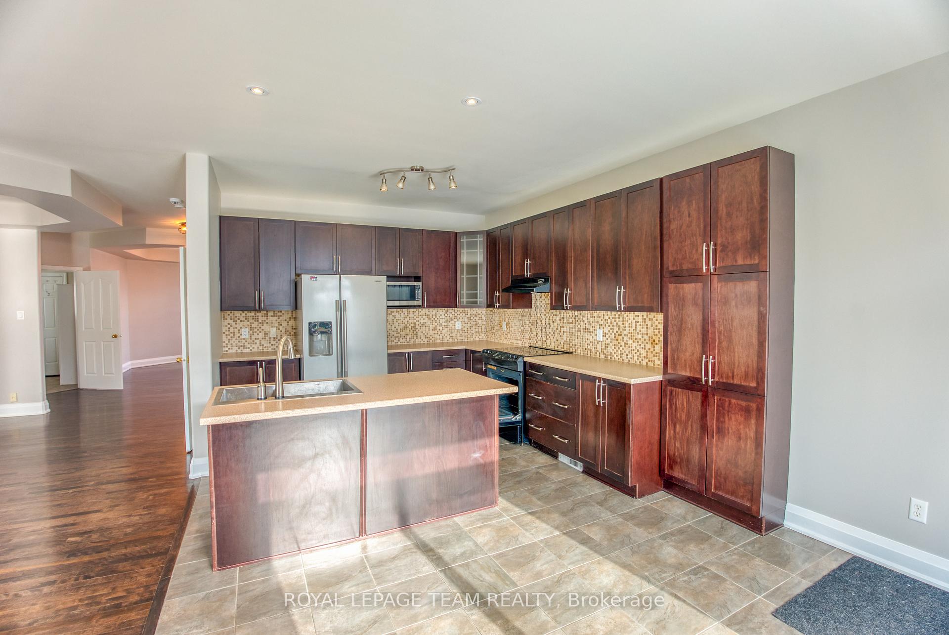 Photo 14 of 35 Woliston Crescent, Ottawa, Kanata - Morgan's Grant/South March — HOMEH
