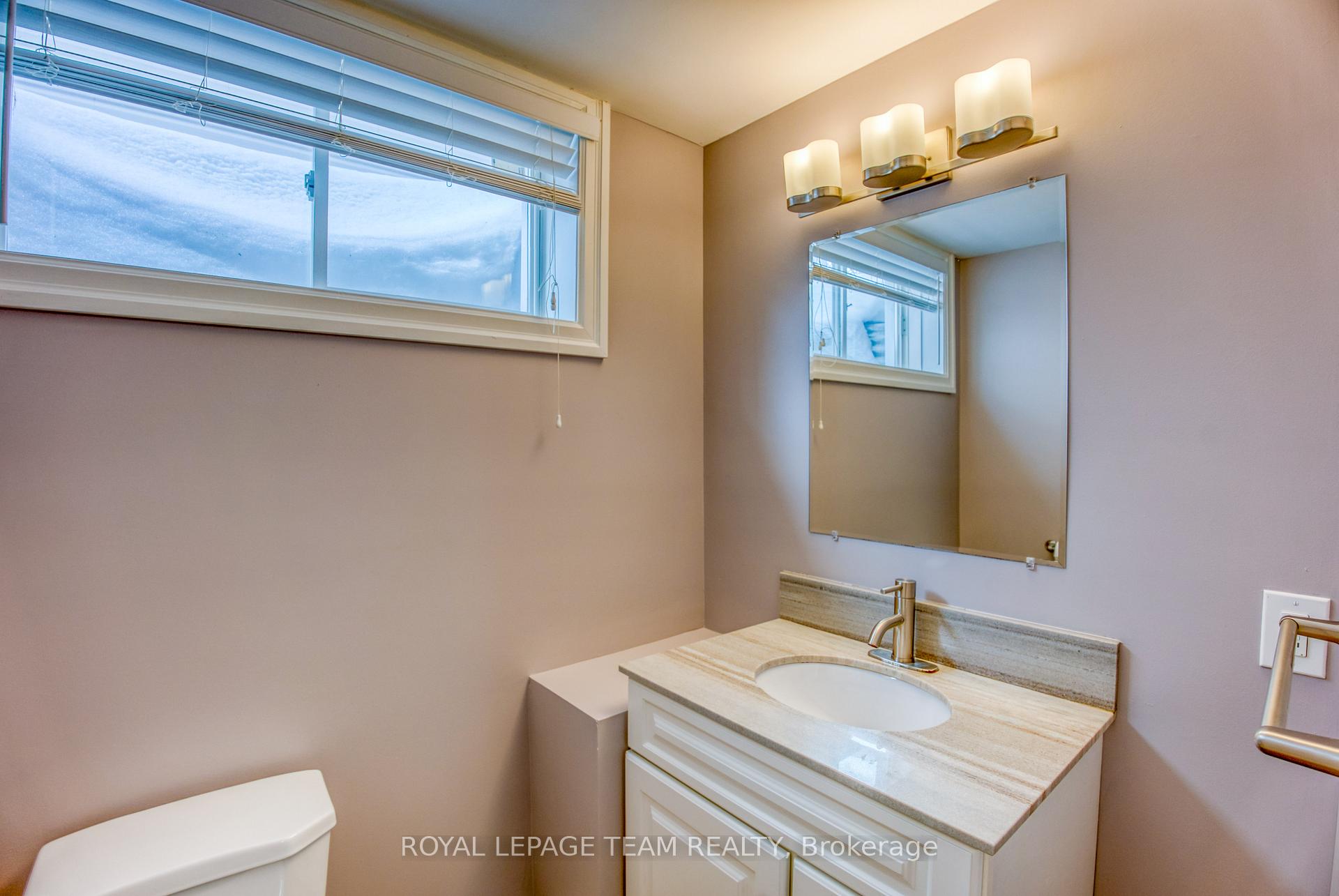 Photo 23 of 35 Woliston Crescent, Ottawa, Kanata - Morgan's Grant/South March — HOMEH