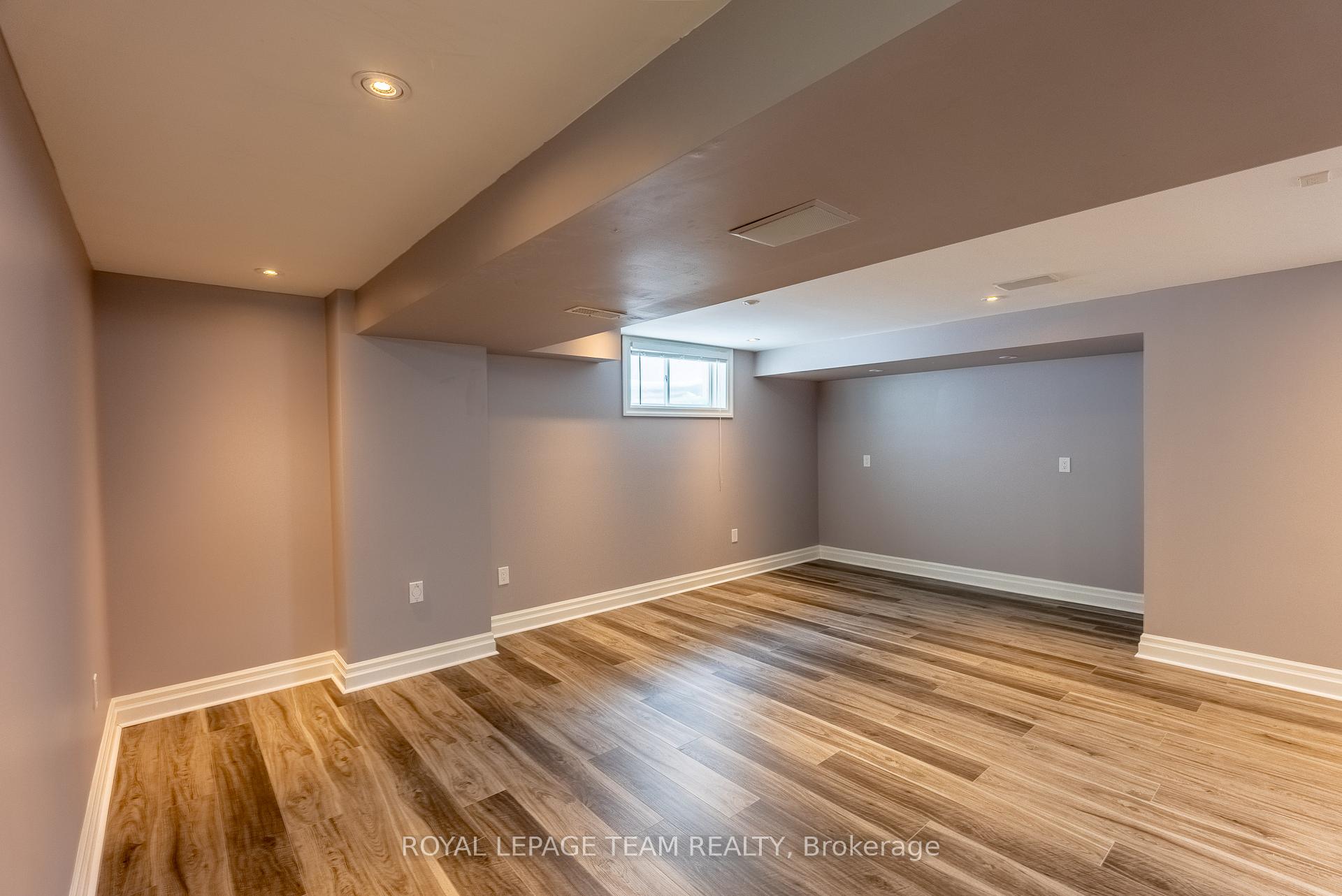 Photo 27 of 35 Woliston Crescent, Ottawa, Kanata - Morgan's Grant/South March — HOMEH