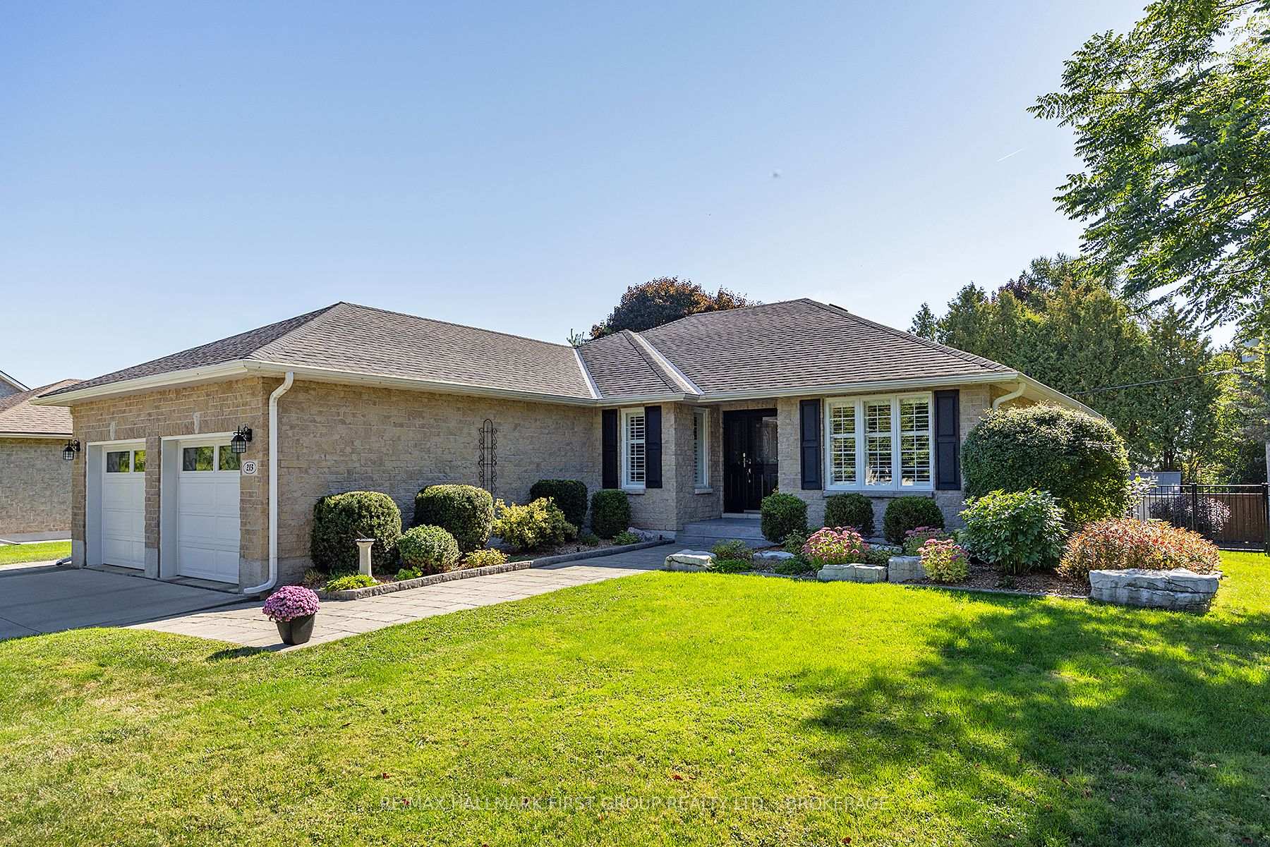 Photo 2 of 213 Smuggler's Cove Drive, Kingston, City Southwest — HOMEH