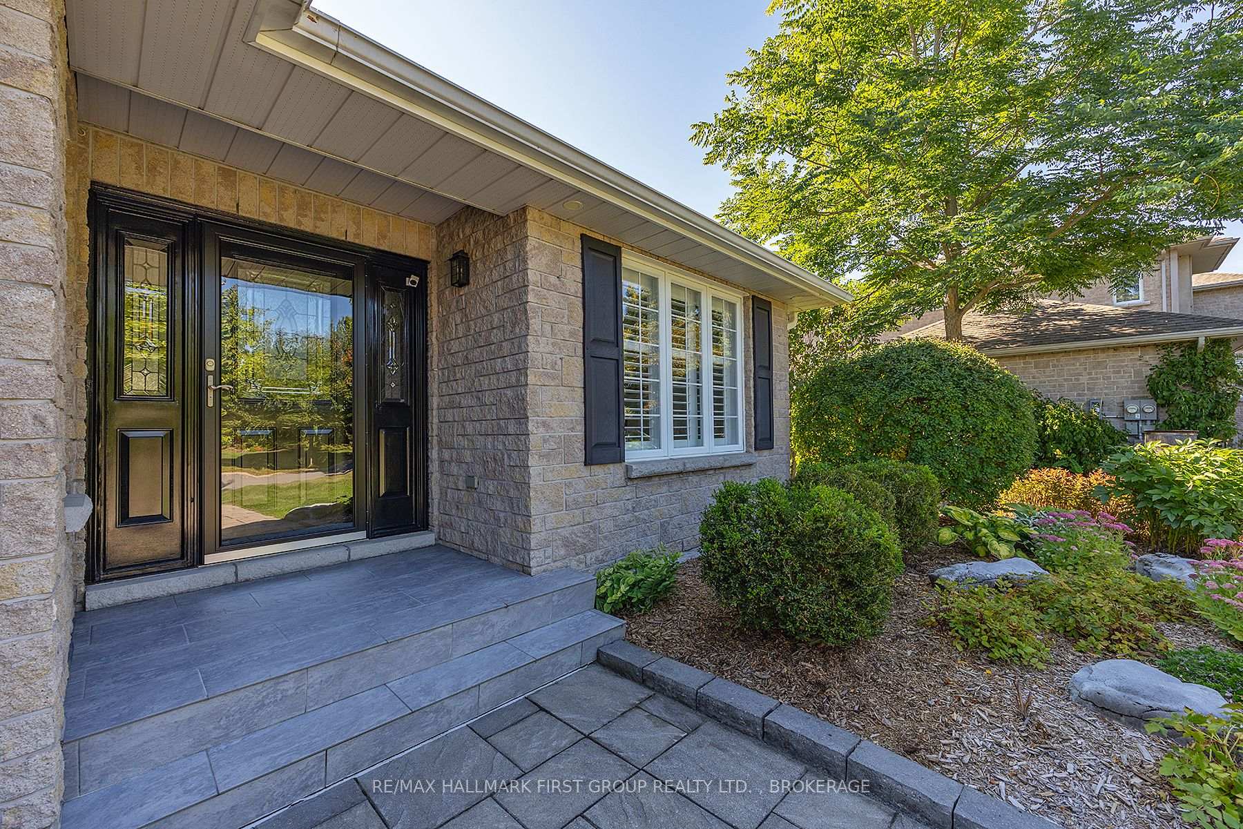 Photo 3 of 213 Smuggler's Cove Drive, Kingston, City Southwest — HOMEH
