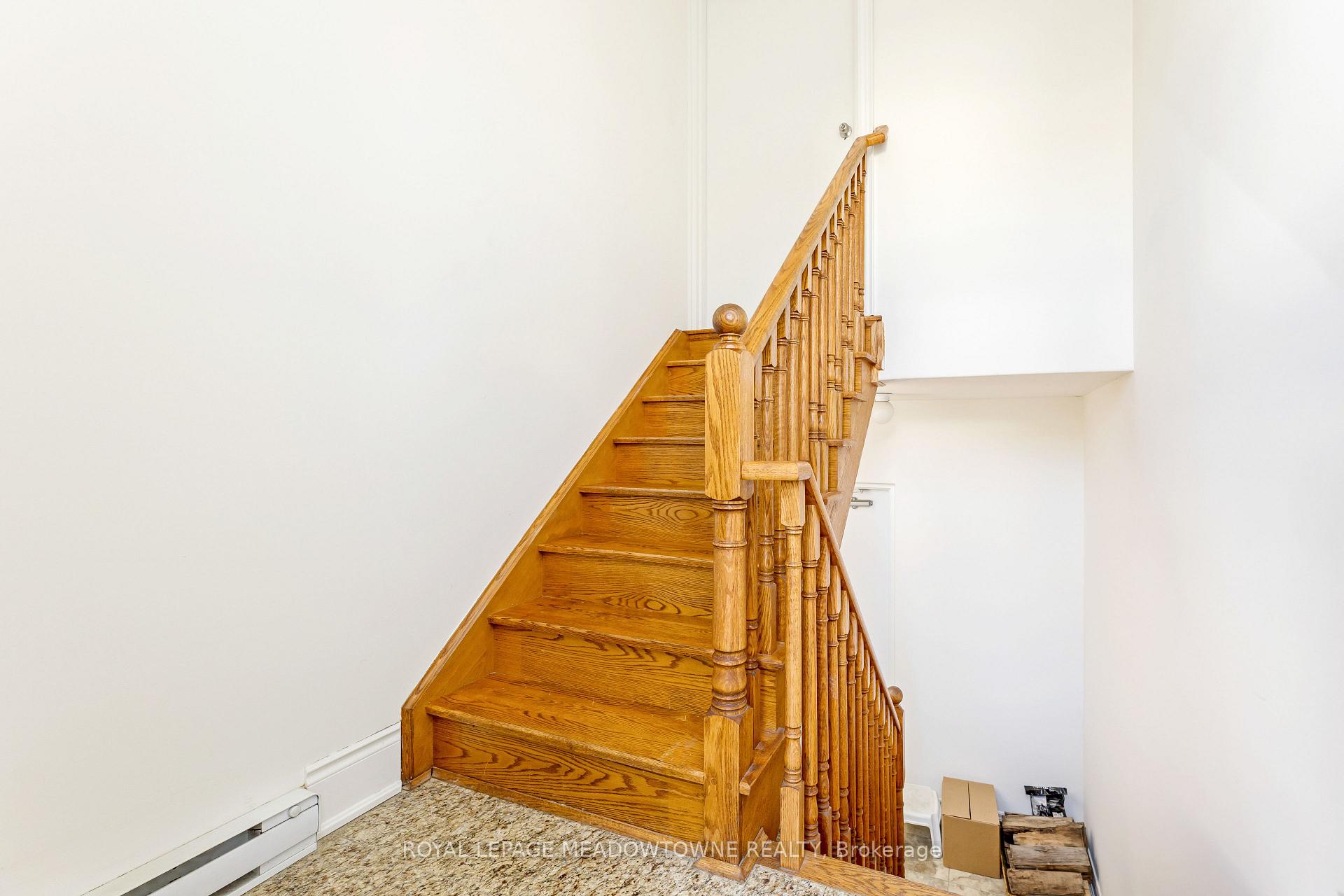 Photo 7 of Unit Upper, 9105 Derry Road W, Milton, Clarke — HOMEH