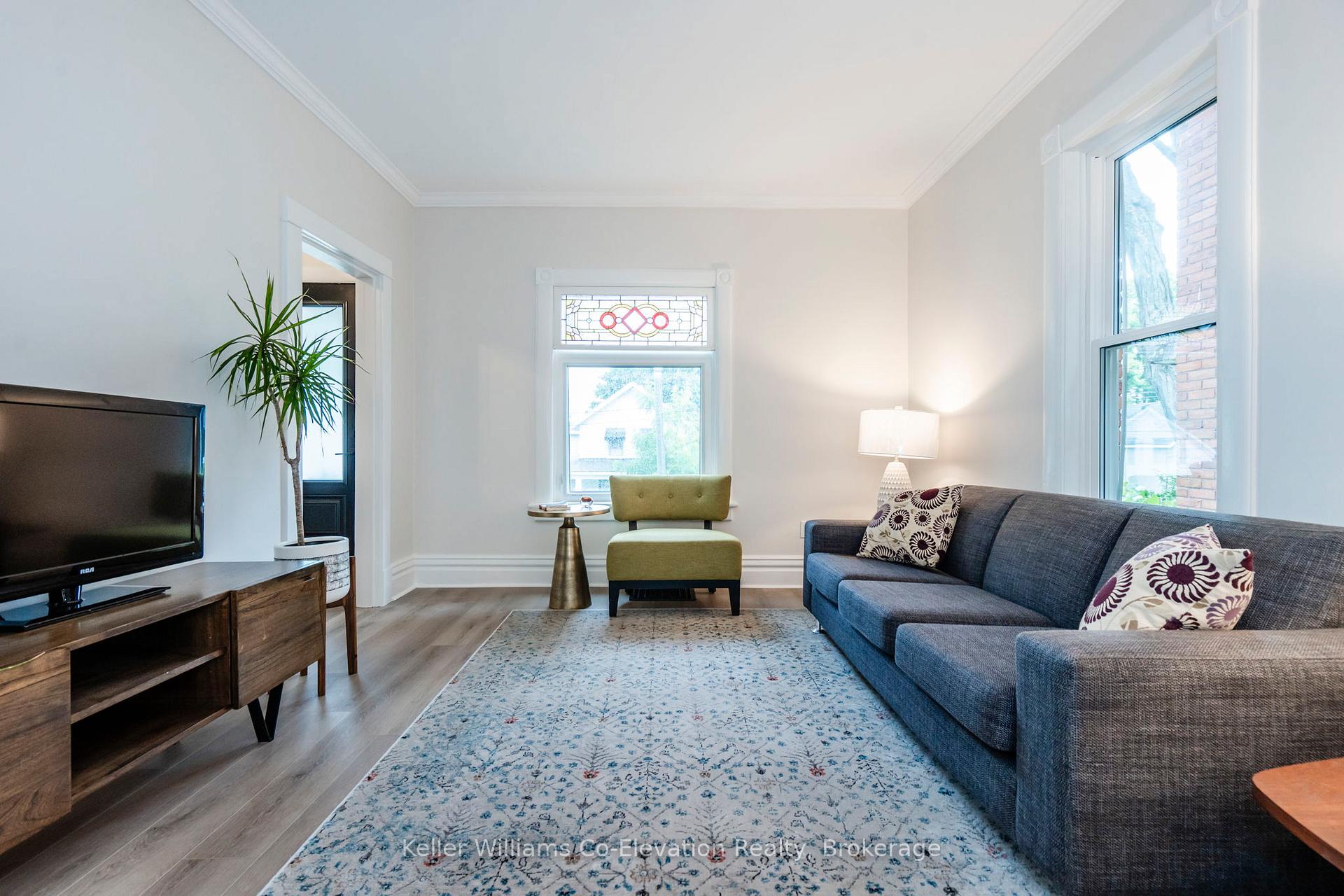 Photo 6 of 352 Third Street, Midland — HOMEH