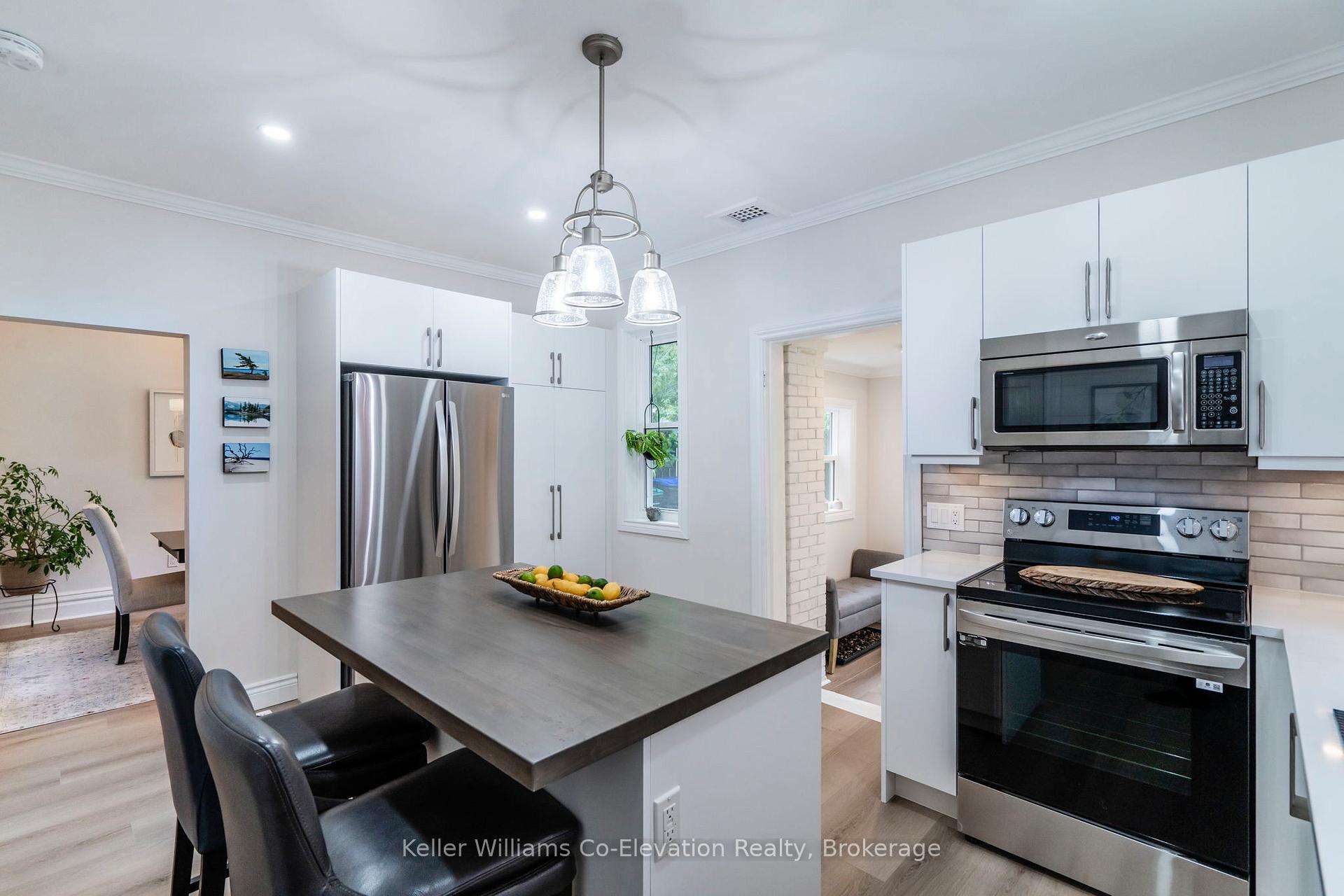 Photo 11 of 352 Third Street, Midland — HOMEH