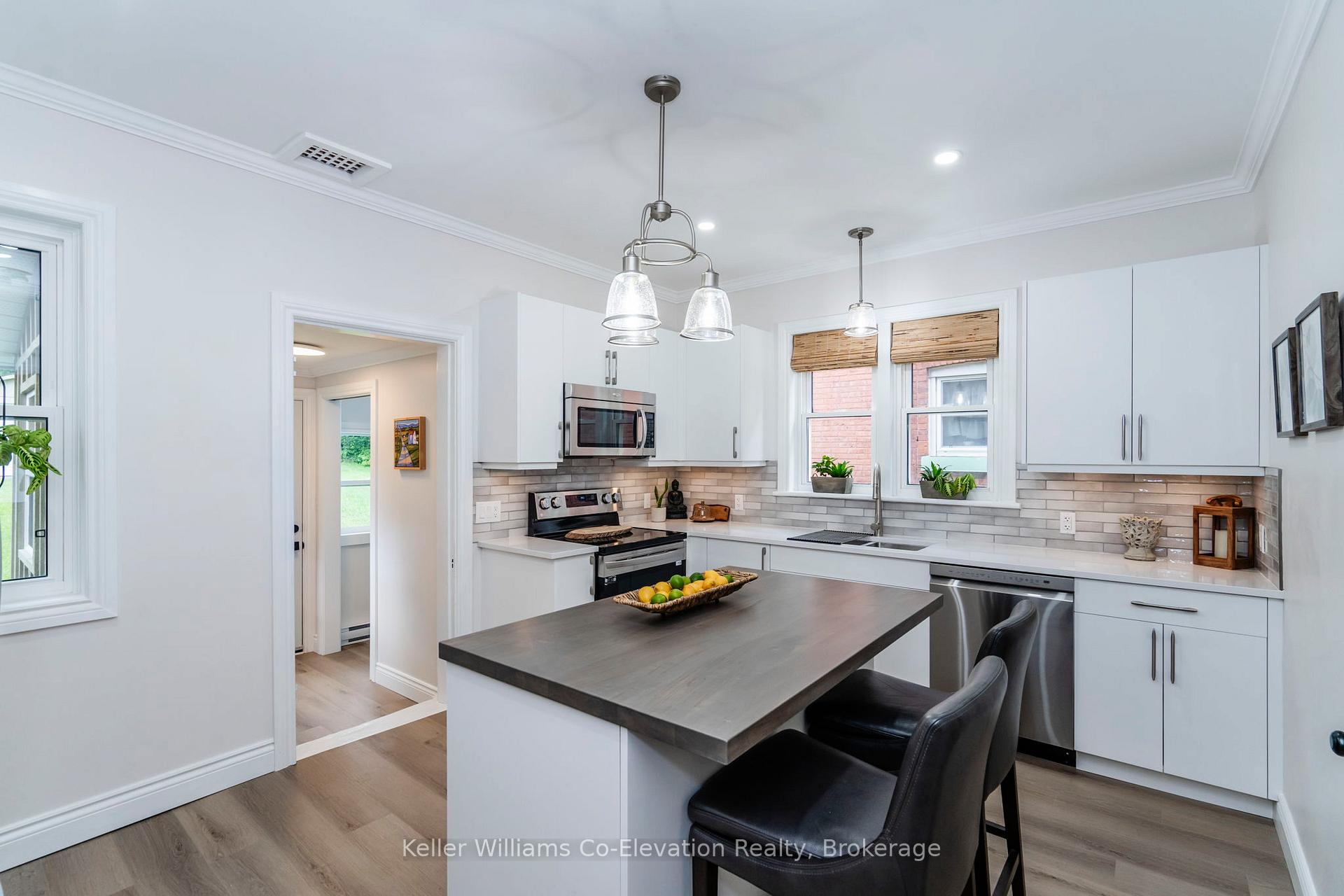 Photo 13 of 352 Third Street, Midland — HOMEH