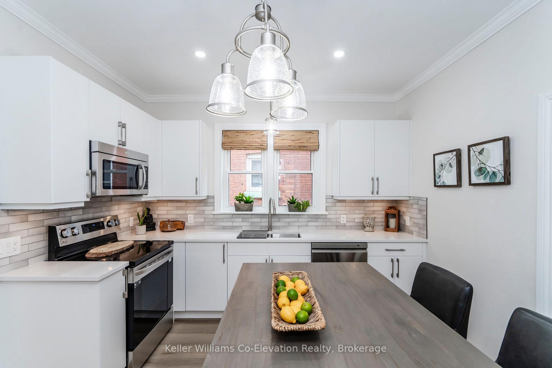 Photo 14 of 352 Third Street, Midland — HOMEH