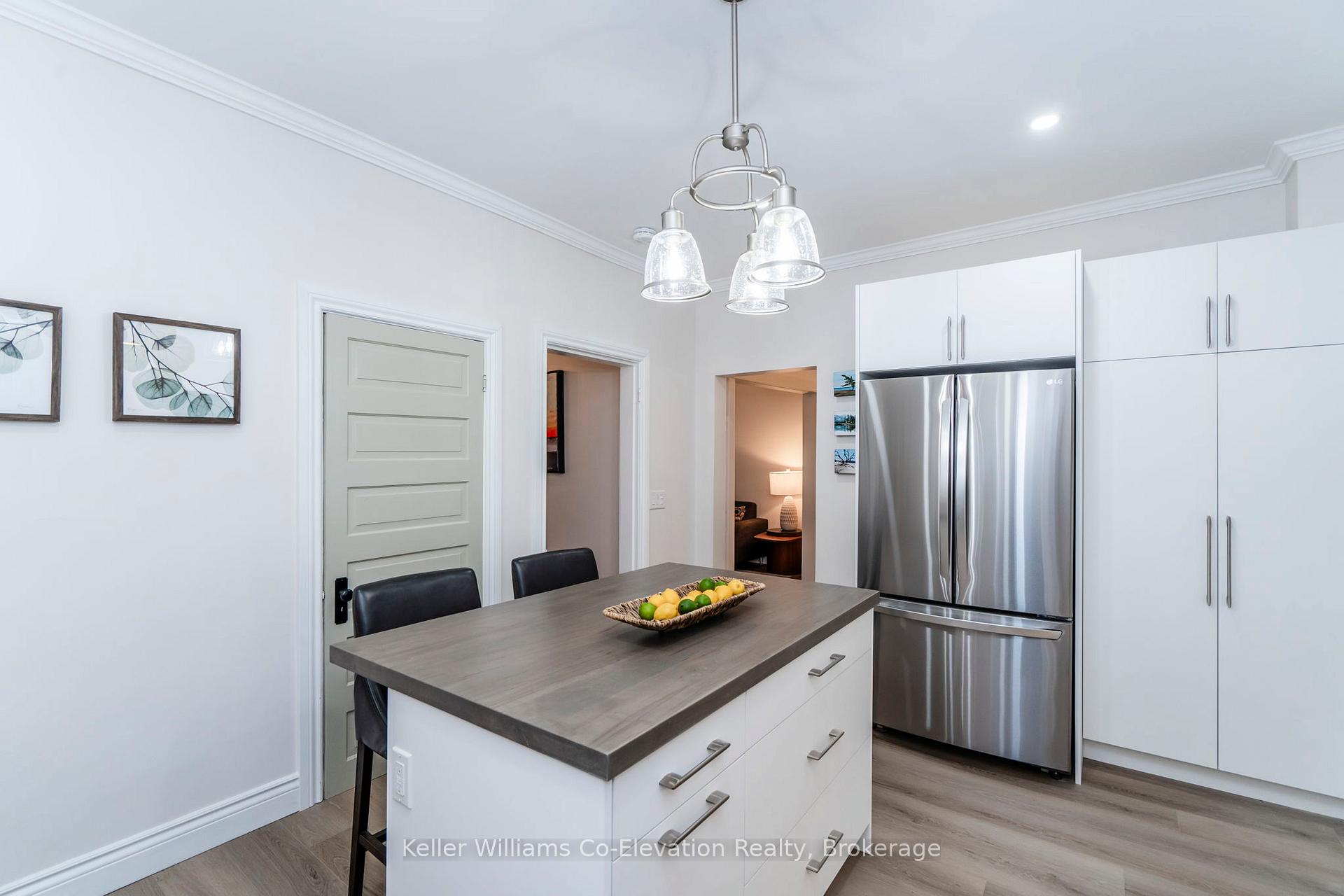 Photo 16 of 352 Third Street, Midland — HOMEH