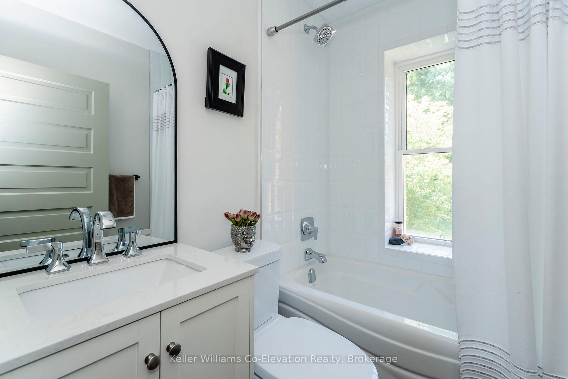 Photo 26 of 352 Third Street, Midland — HOMEH