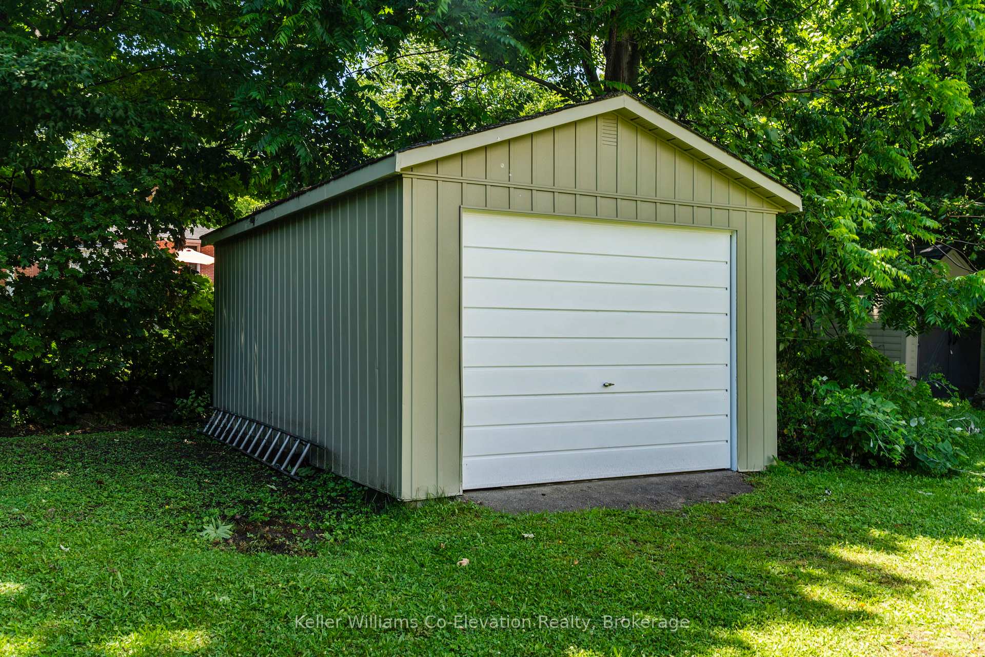 Photo 32 of 352 Third Street, Midland — HOMEH