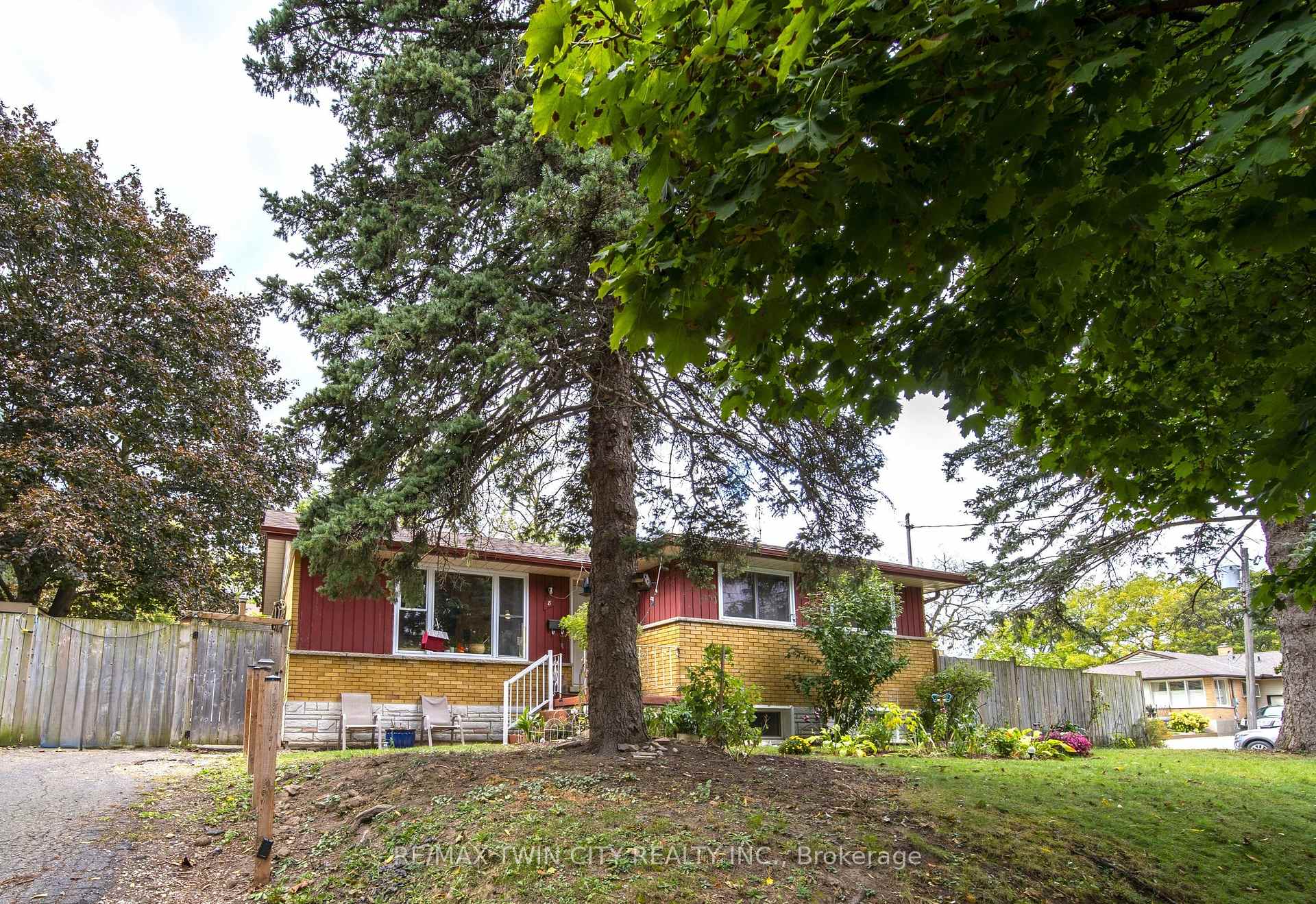 Photo 1 of 8 Yager Avenue, Kitchener — HOMEH