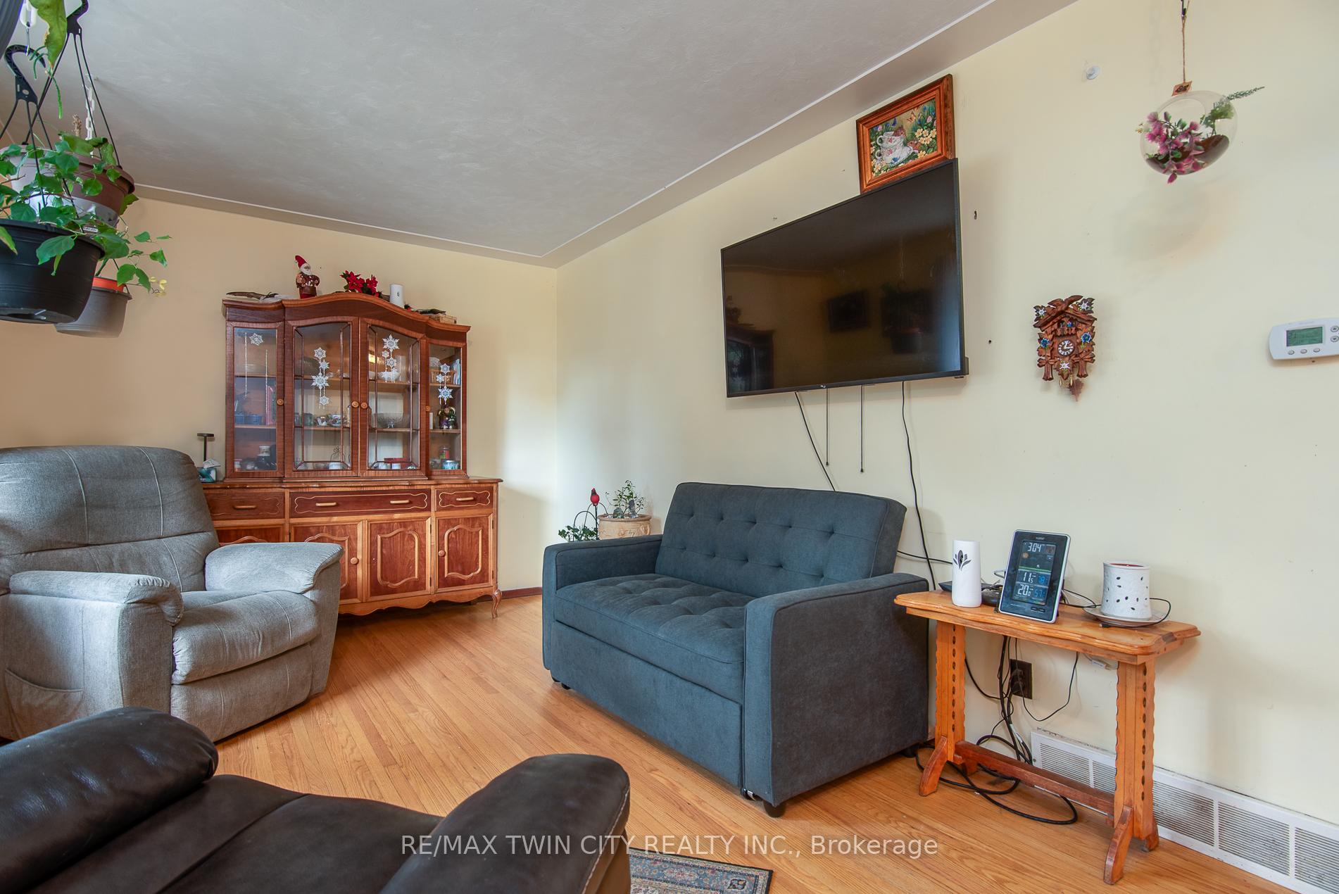 Photo 8 of 8 Yager Avenue, Kitchener — HOMEH