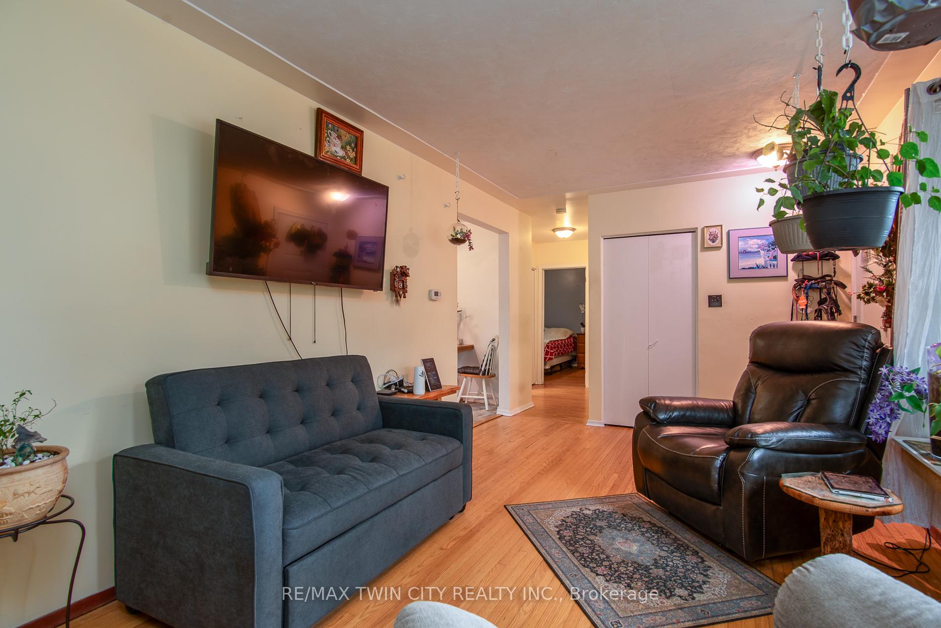 Photo 10 of 8 Yager Avenue, Kitchener — HOMEH