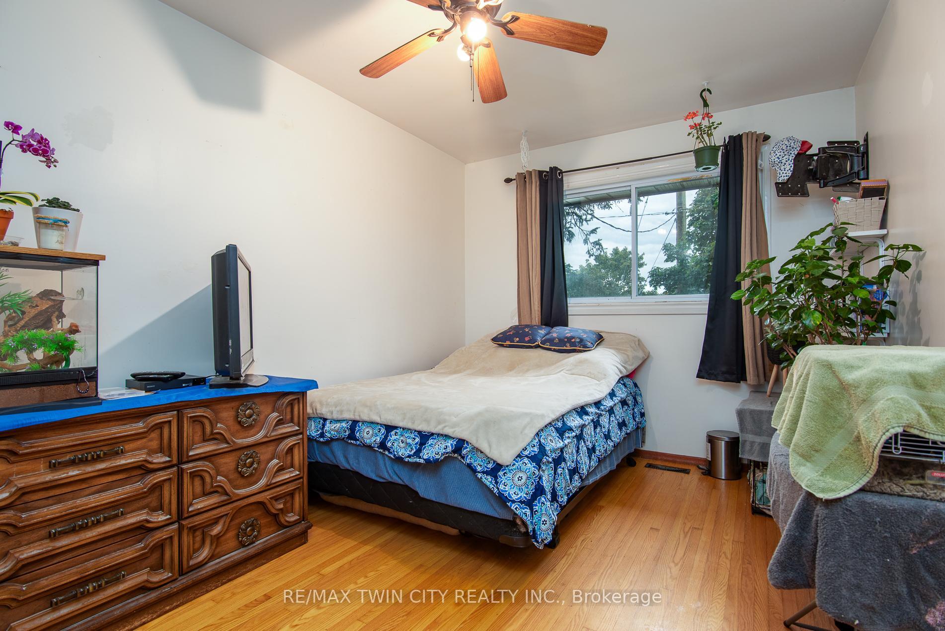 Photo 11 of 8 Yager Avenue, Kitchener — HOMEH