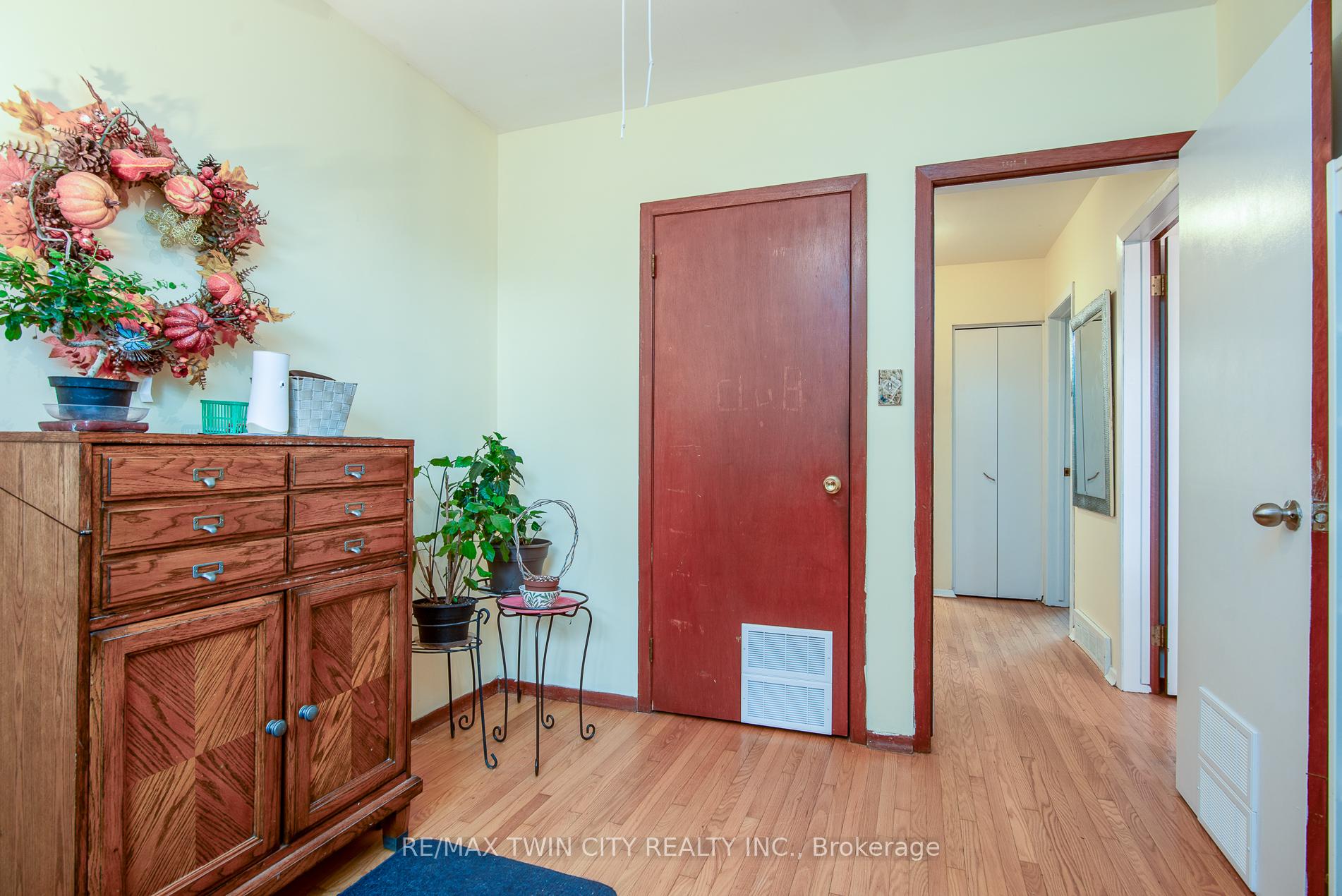Photo 13 of 8 Yager Avenue, Kitchener — HOMEH