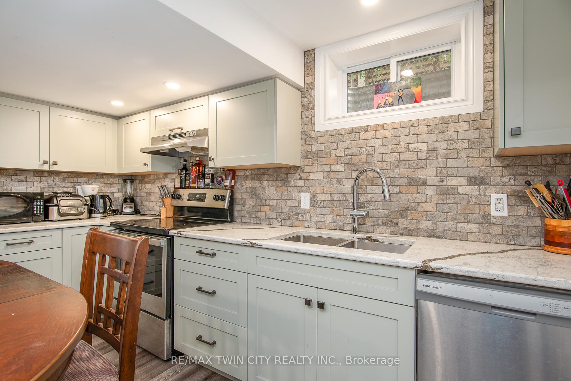 Photo 16 of 8 Yager Avenue, Kitchener — HOMEH